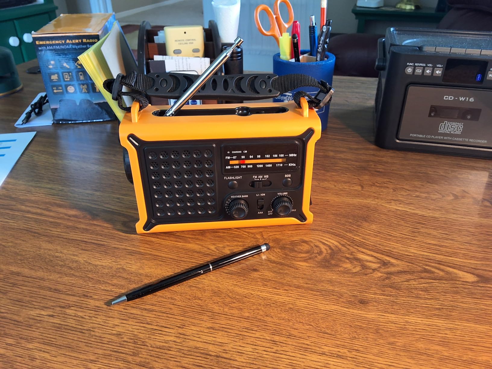 Solar Radio Emergency Hand Crank 12000mAh with Clear Signal customer photo 2