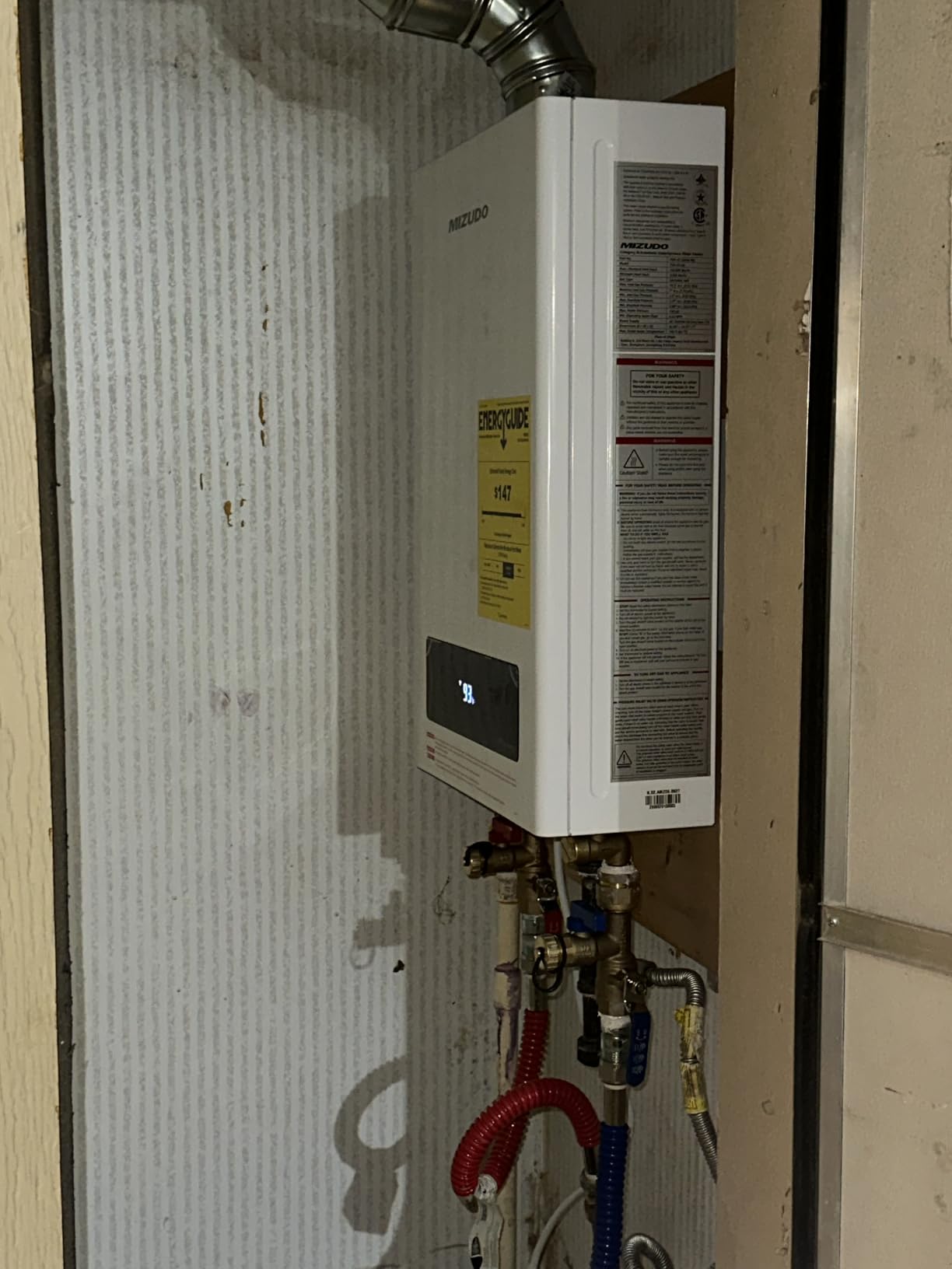 180,000 BTU Natural Gas Tankless Water Heater,Outdoor,Max 8.1 GPM | Remote Control High Efficiency for 3-5 Outlets ±1°F Temperature Stability CSA for Large Families Residential Whole House customer photo 1