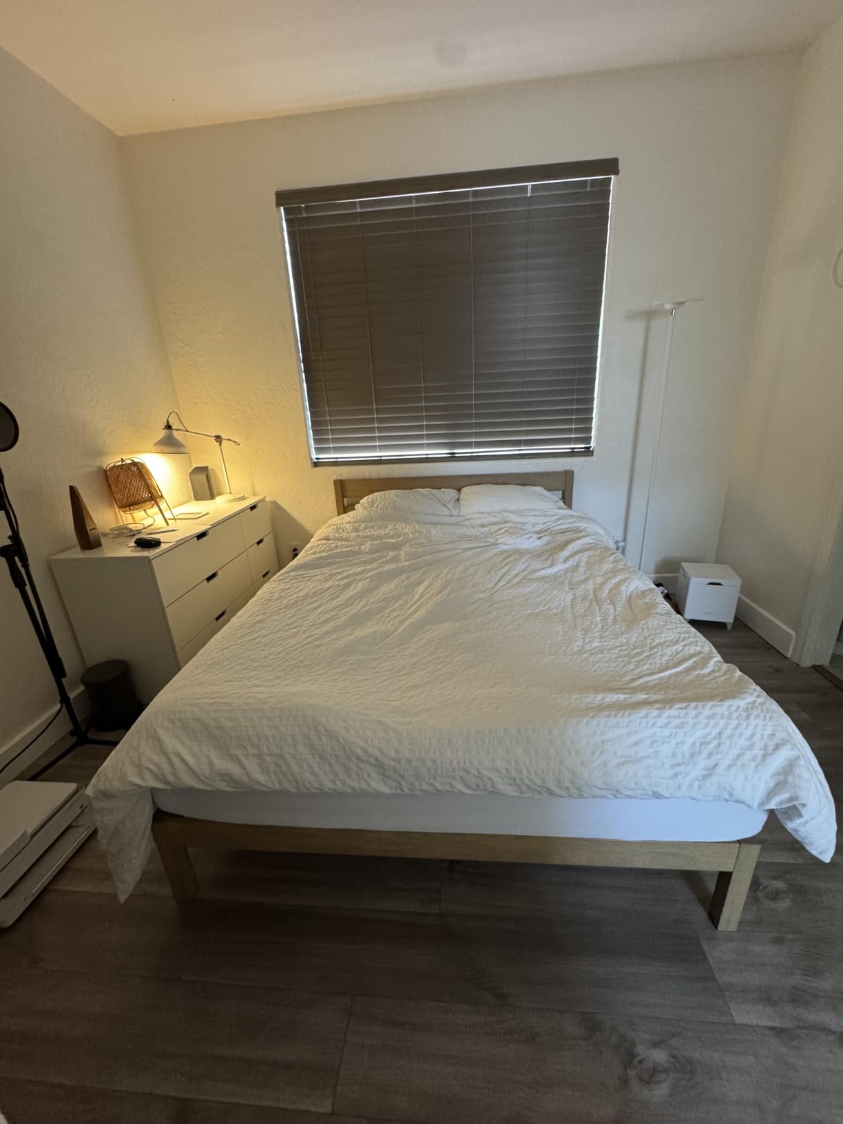 LIFEMENT Signature Wood Platform Bed Frame with Headboard, Essential, Noise Free, Under Bed Storage, No Box Spring Needed, Easy Assembly (Natural, Queen (U.S. Standard)) customer photo 2