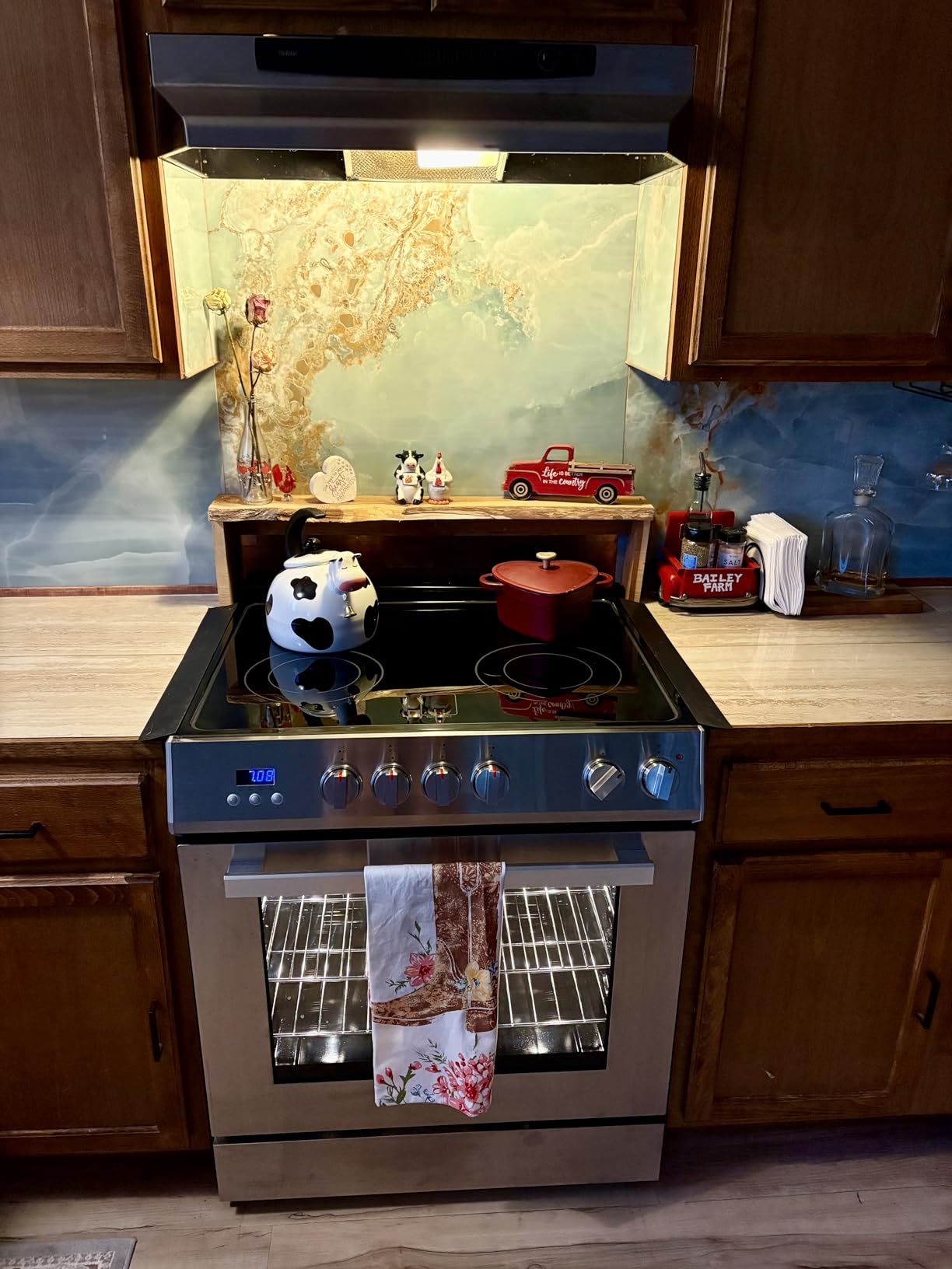 30 in. Stellar Coll 4.9 cu. ft. 4 Burner Electric Range, Convection, Black customer photo 1