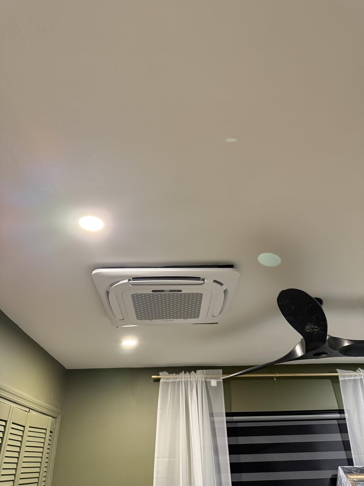 ROVSUN WIFI 18000 BTU Dual Zone (9K/9K) Ceiling Cassette Mini Split AC/Heater with Inverter, 25 SEER2 2 Zone Ductless Air Conditioner with Pre-Charged Condenser, Heat Pump & 25Ft Line Set, 208-230V customer photo 2