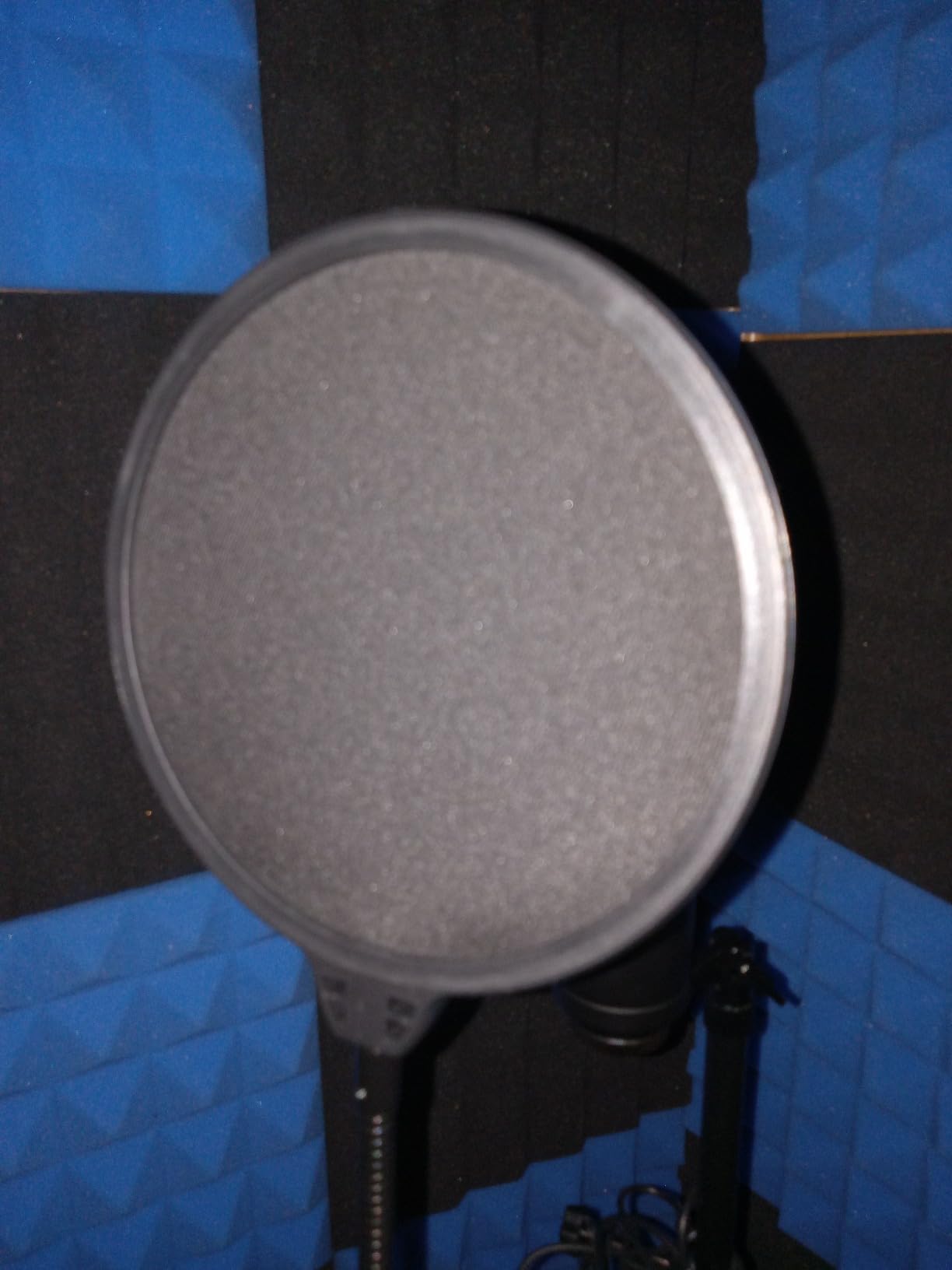 Microphone Pop Filter, Aokeo Mic Mask Shield, Three-layer Wind Pop Screen With Flexible 360° Gooseneck Clip Stabilizing Arm For All Microphone customer photo 1