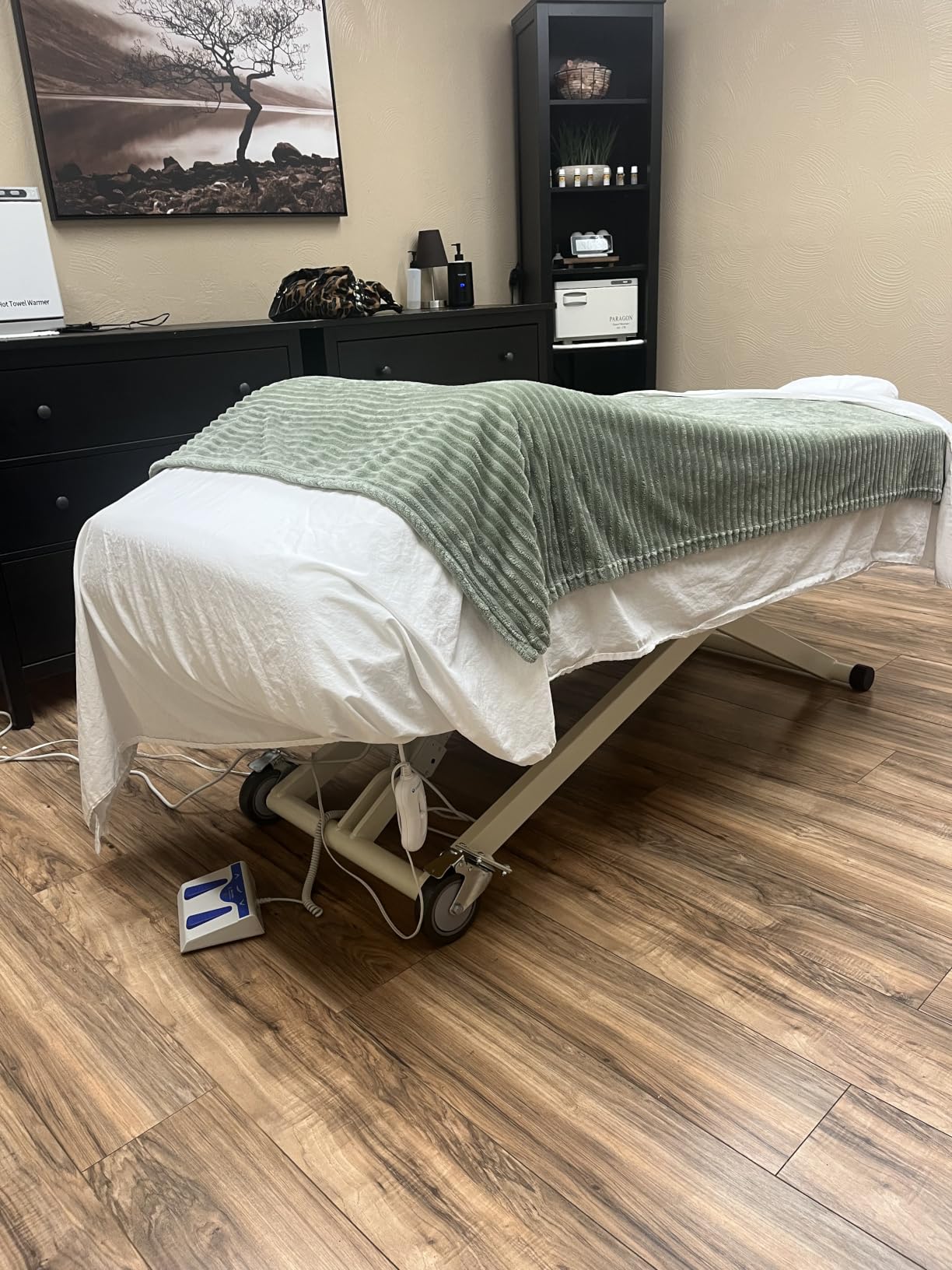 Sierra Comfort Standard Electric Lift Massage Table, SC-3000 (Beige) customer photo 1