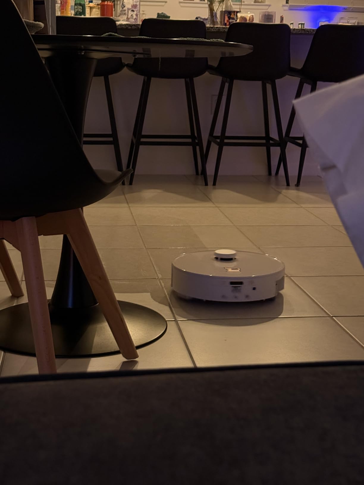 roborock Qrevo Curv 2 Flow 2026 New Robot Vacuum and Mop, 20,000 Pa, SpiraFlow Real-Time Self-Cleaning Roller Mop, Dual Zero-Tangle, AI Obstacle Avoidance, Heat-Washes & Dries Mop, Carpet Protection customer photo 1