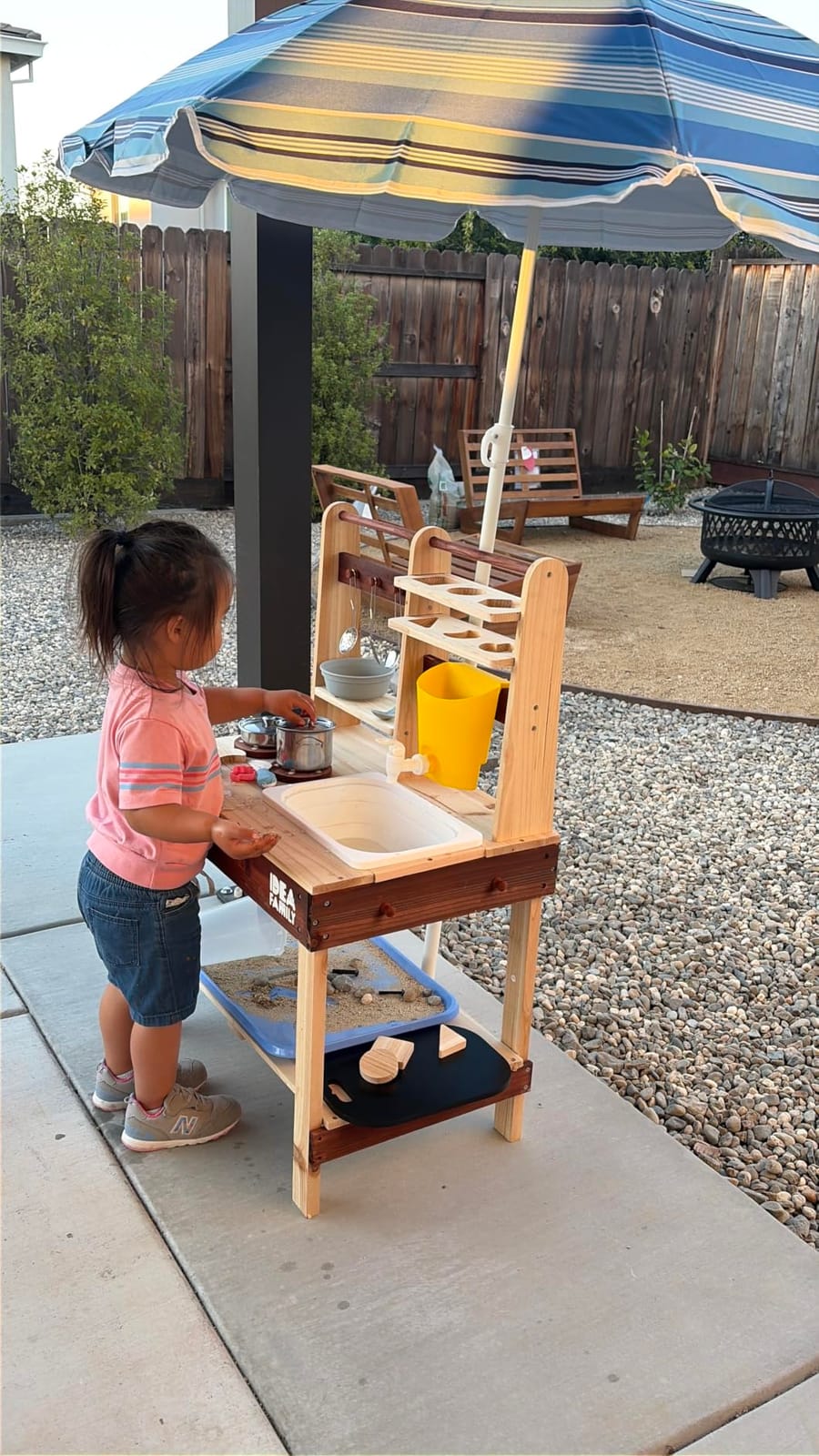 Wooden Mud Kitchen, 7 in 1 Outdoor Pretend Play Kitchen with Umbrella,Removable Sink & Chalkboard, Cooking Accessories, Backyard Pretend Toy for Kids Aged 3-8 customer photo 2