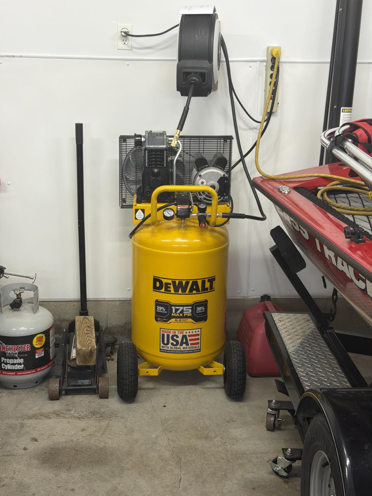DEWALT 30 Gal., Max 175 psi Electric 6.2 SCFM at 90 psi, Single-Stage, Oil Lube, Vertical, Portable Air Compressor DXCM303.COM customer photo 1