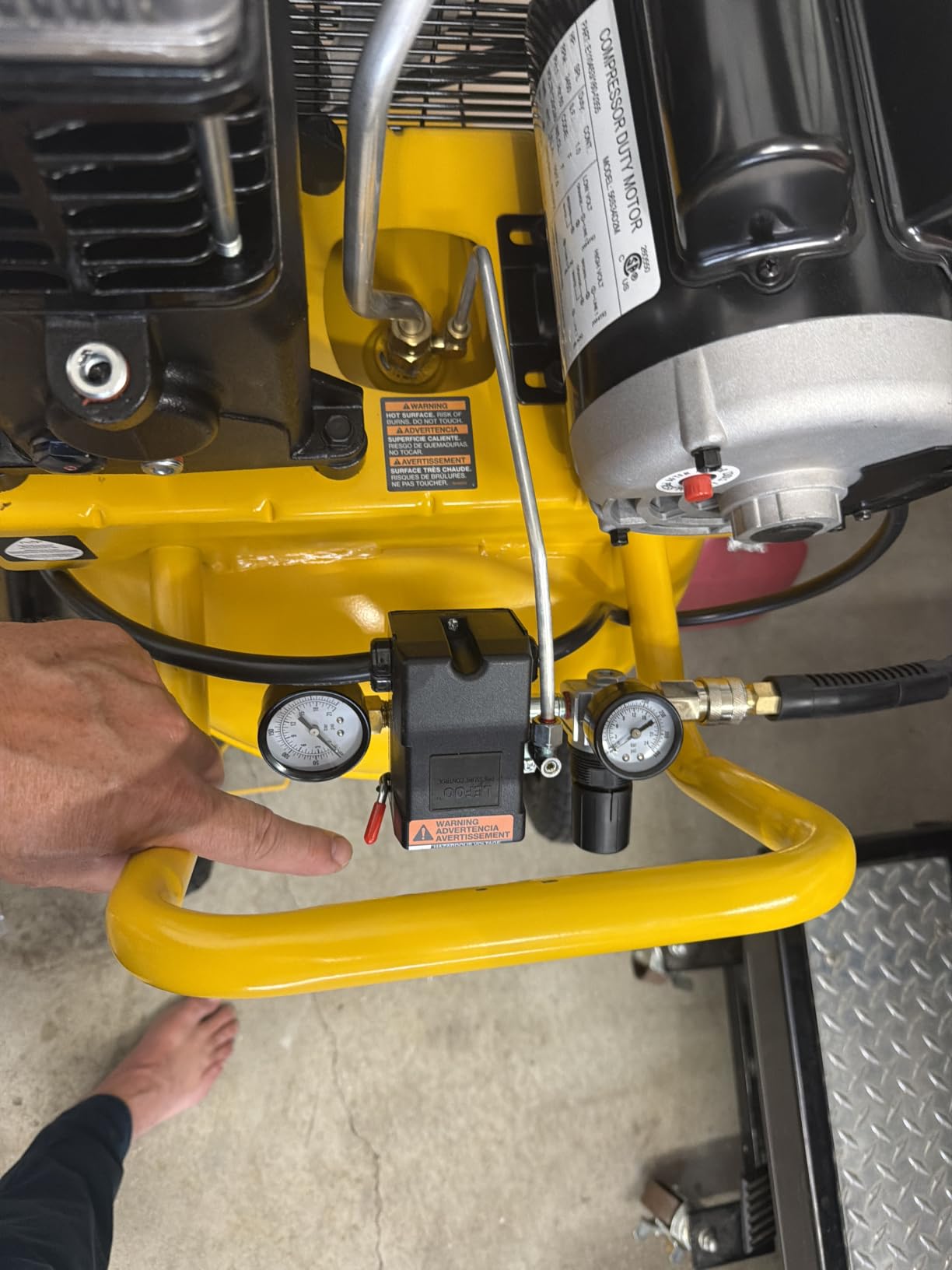 DEWALT 30 Gal., Max 175 psi Electric 6.2 SCFM at 90 psi, Single-Stage, Oil Lube, Vertical, Portable Air Compressor DXCM303.COM customer photo 2