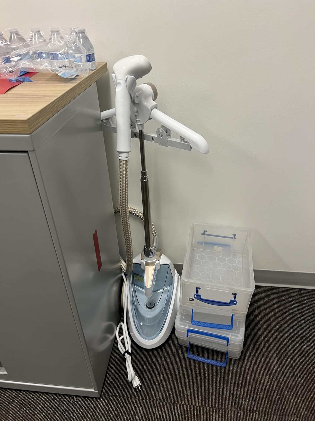 True & Tidy Luxury Upright Commercial Garment Steamer, Smart Auto Shut-Off Technology, 10 Steam Settings w/Wheels, 1800W Powerful Standing Clothes Steamer Fast Wrinkle Removal for Home & Business Use customer photo 1