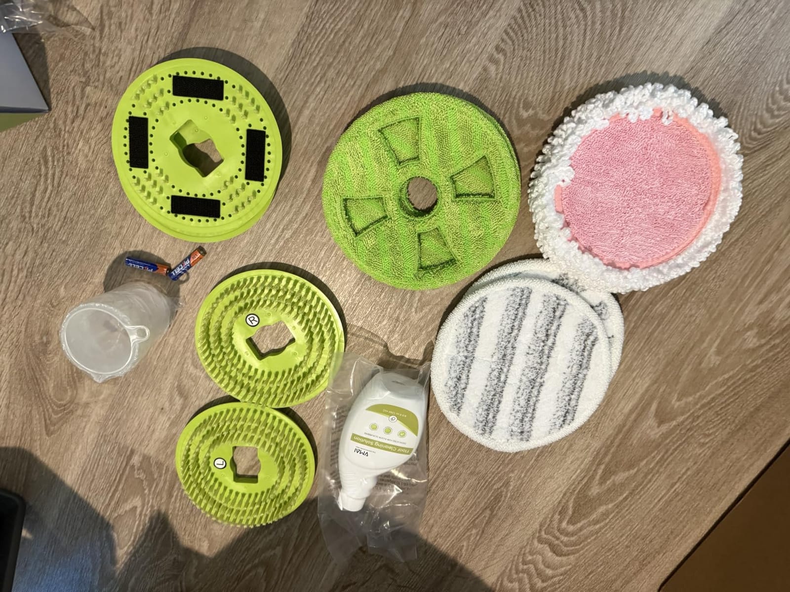 VMAI Cordless Electric Floor Scrubber & Mop with Cleaning Solution customer photo 1