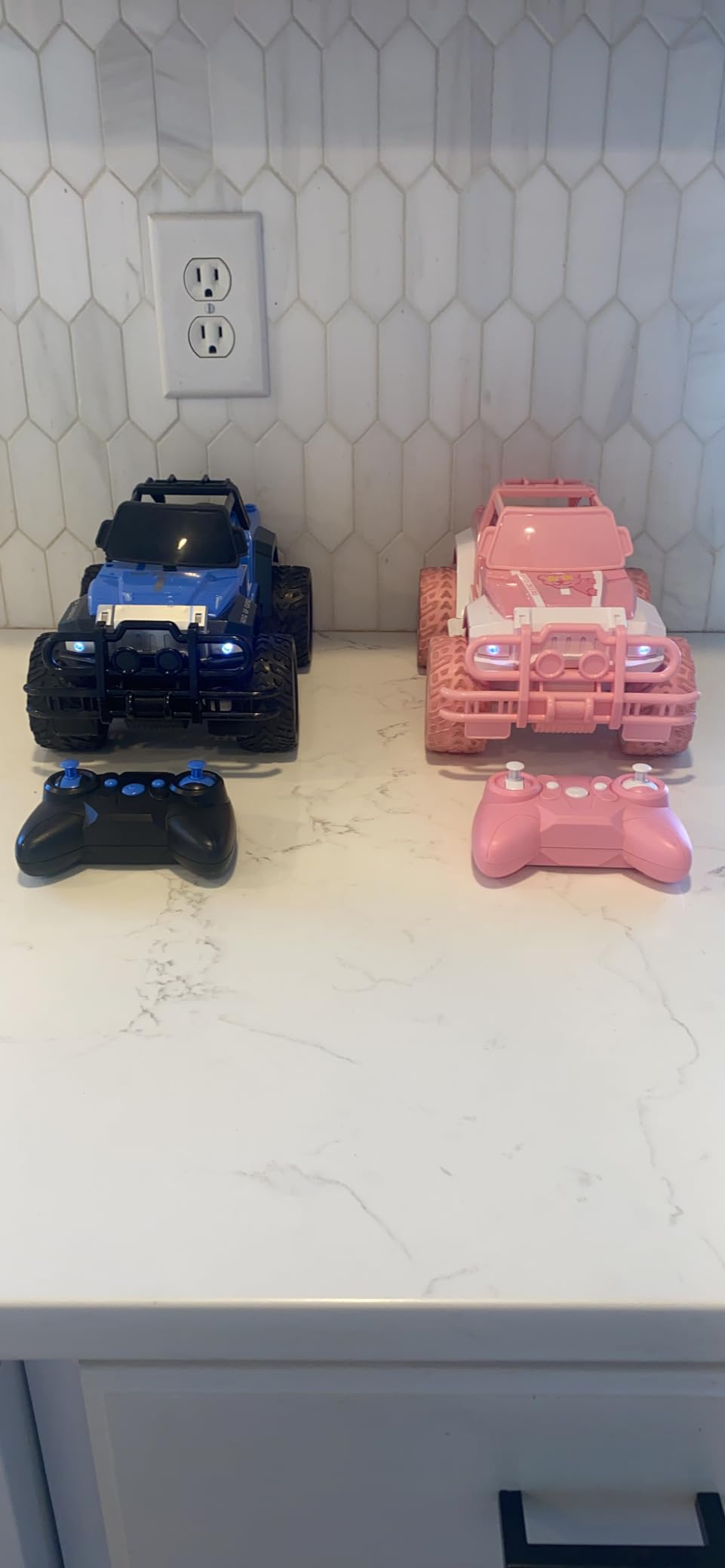 DEERC DE125 1:14 RC Car for Kids,4WD Remote Control Off-Road Monster Truck | RC Rock Crawler with Mist Spray,Metal Shell, LED Lights, 2.4GHz All-Terrain Car, 2 Batteries, Gifts for Beginners and boys customer photo 2