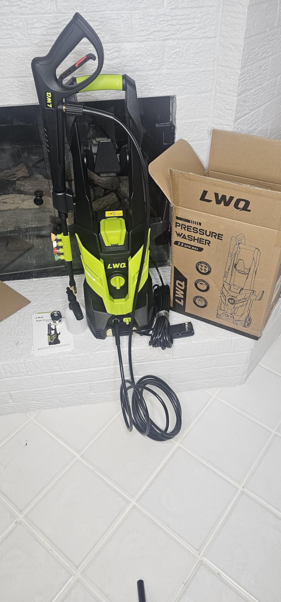 Pressure Washer, Power Washer with 4 Quick Connect Nozzles 1 Foam Cannon, High Pressure Cleaning Machine for Cars/Fences/Driveways/Patios/Farms/Home Cleaning(Bright Green) customer photo 1