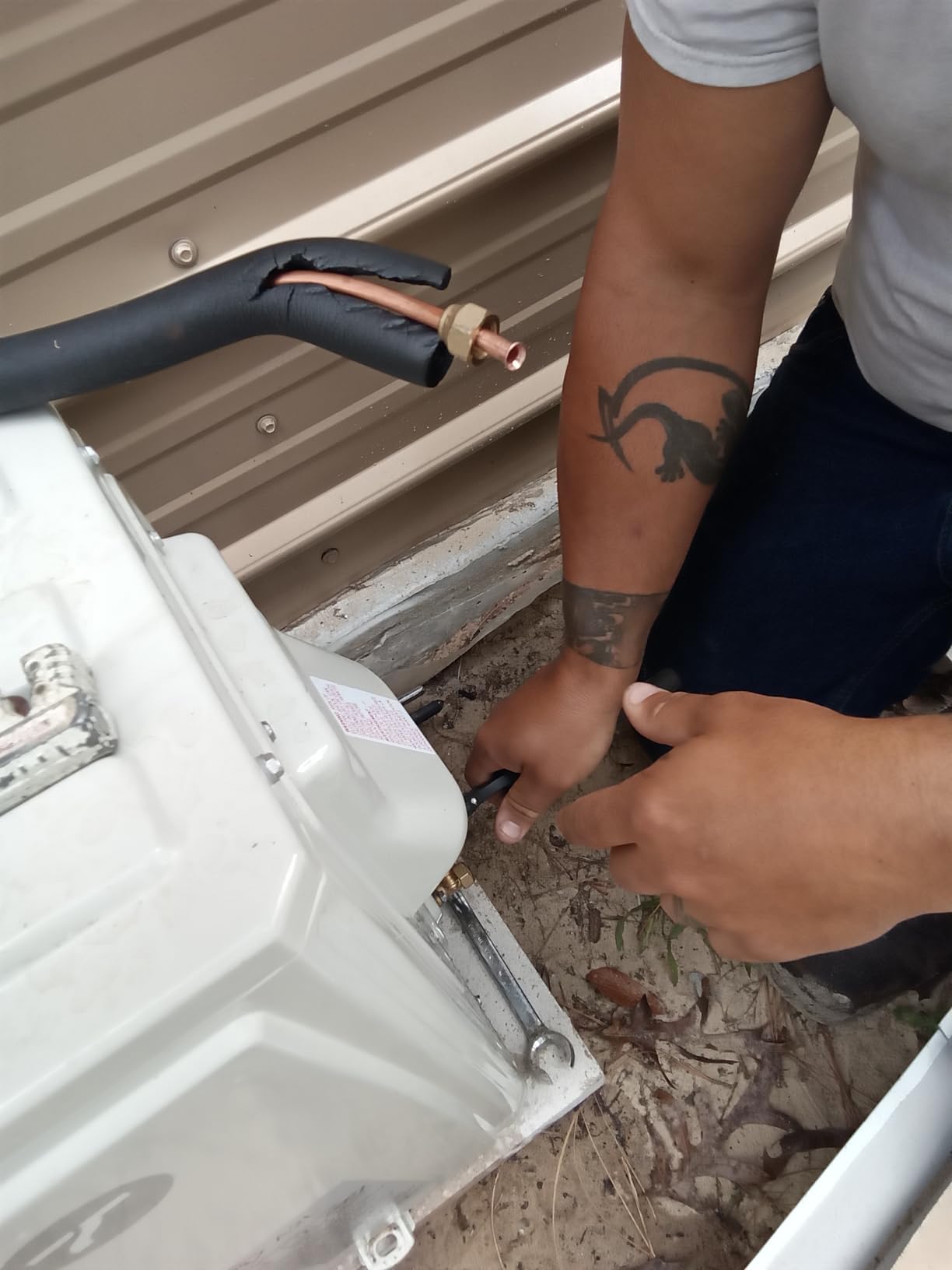 12000 BTU Mini Split Air Conditioner, 115V 22 SEER2 AC & Heat Pump | Quiet ductless system for up to 750 Sq.Ft. Features R32 refrigerant, WiFi smart control & complete installation kit. customer photo 2