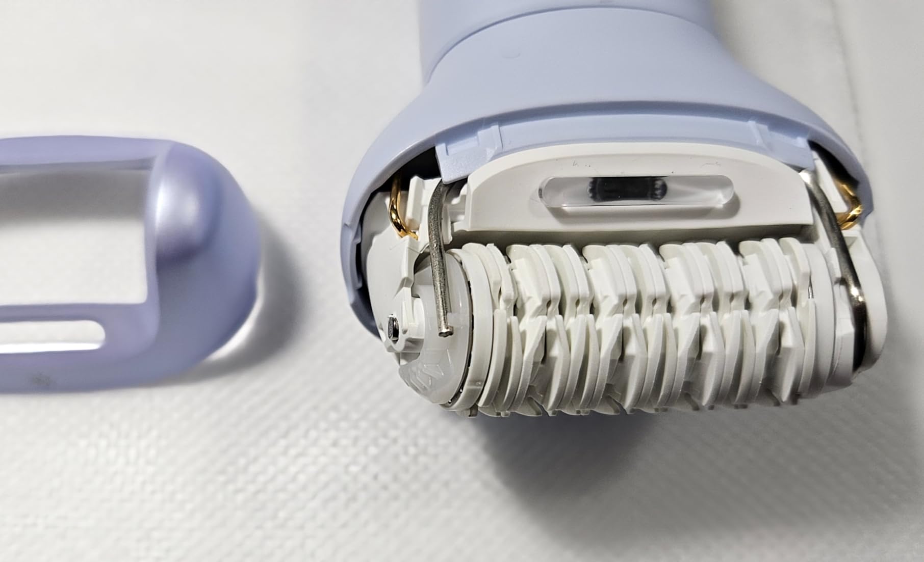Philips Epilator Series 8000 - Cordless Wet and Dry Electric Epilator, Hair Removal for Legs and Body, with ProGuide, 3 Accessories, 60 min. Runtime, Model BRE708/00 customer photo 1