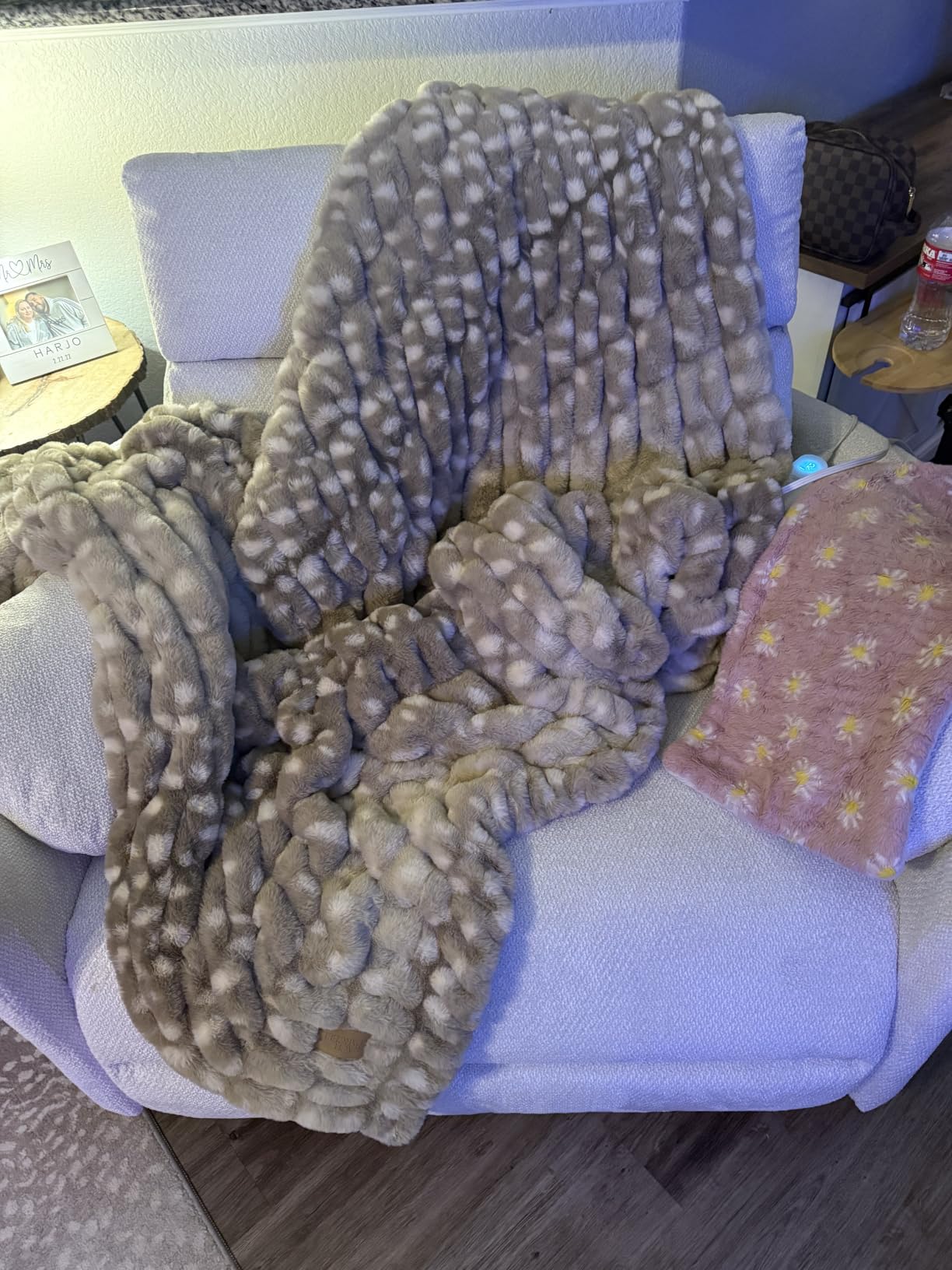 FLEXISPOT Mochi-Pro Zero Wall Oversized Power Recliner, 450 lbs, Beige customer photo 2