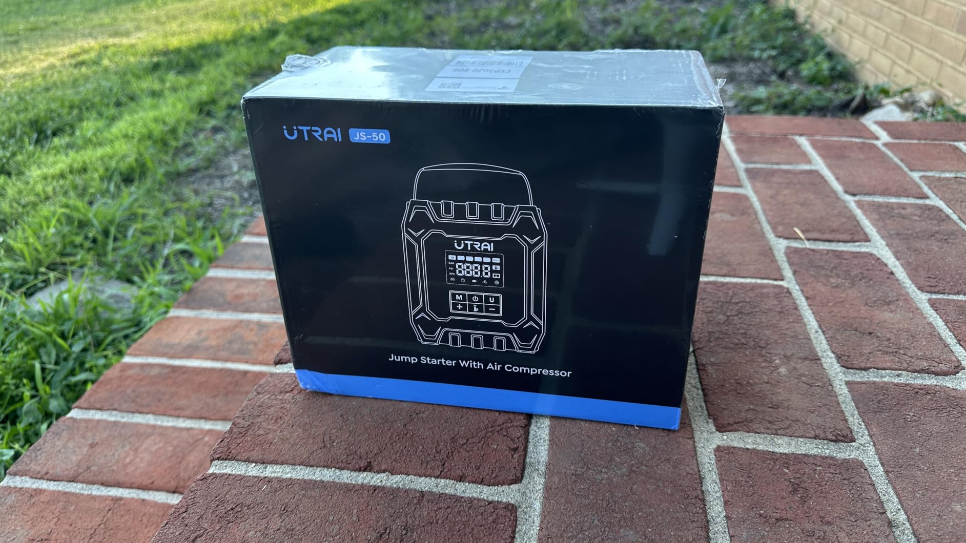 UTRAI 8000A Jump Starter with Air Compressor 160PSI for All Gas/12L Diesel customer photo 2