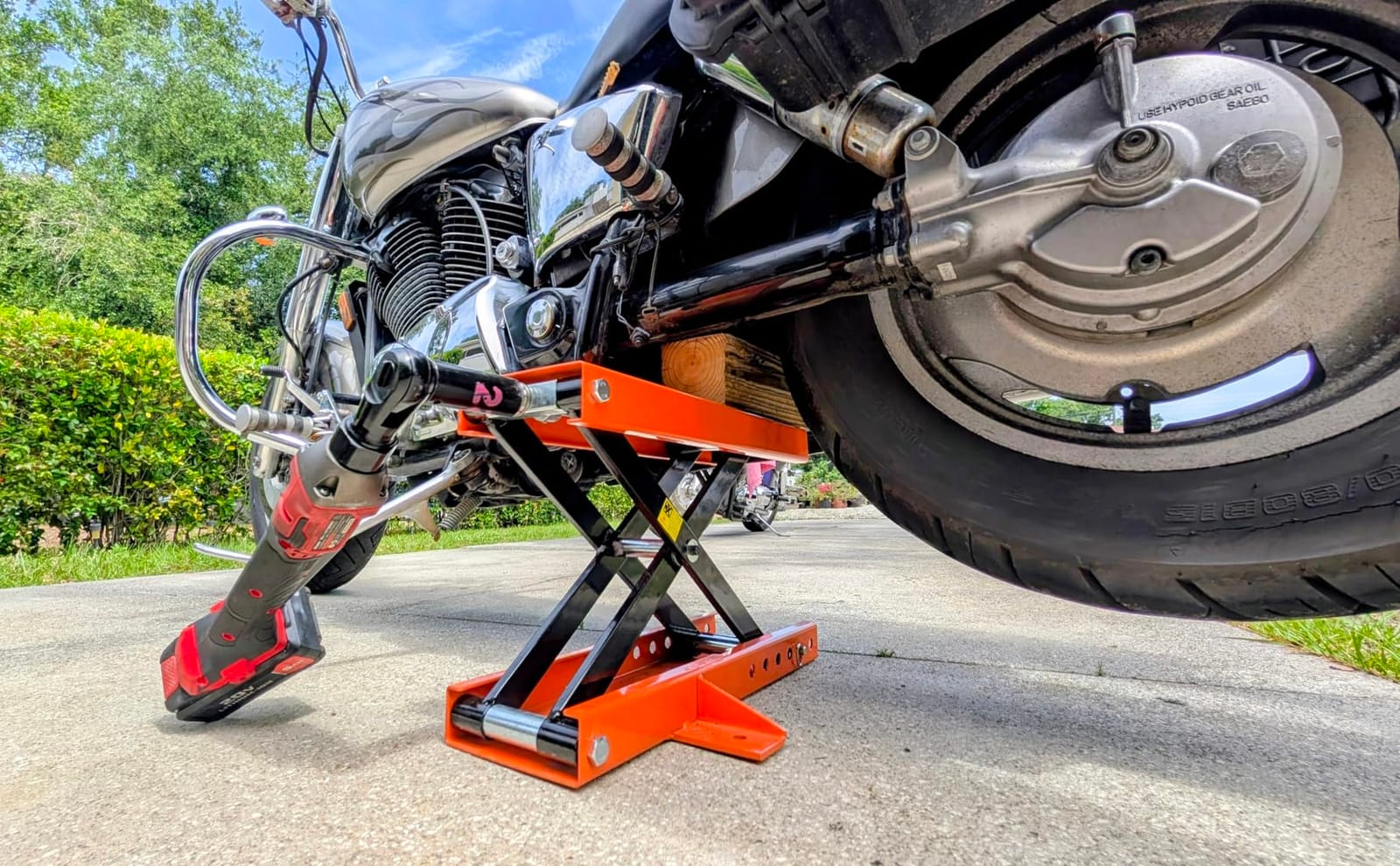 VEVOR Hydraulic Motorcycle Lift Jack, 1100 lbs Capacity, Scissor Lift Jack Portable Motorcycle Hoist Stand with 6 Wheels, 4.72