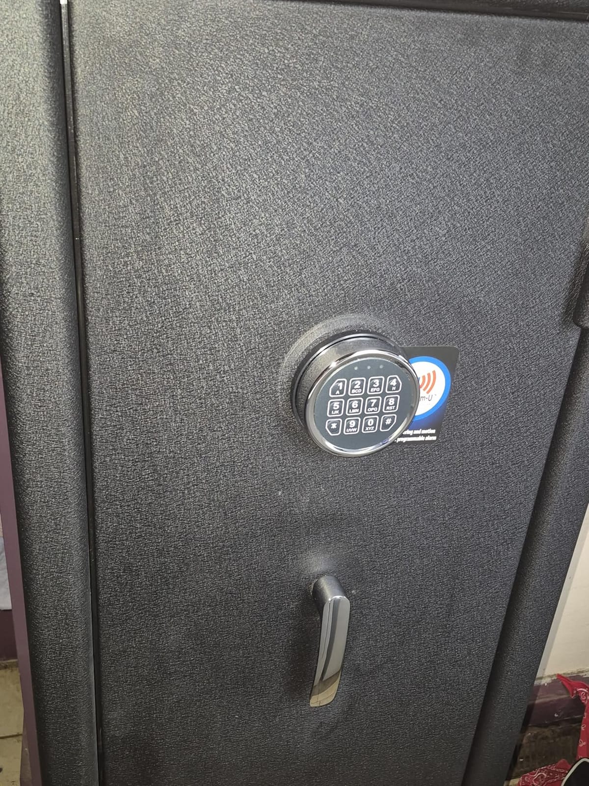 34 Gun Fireproof Safe for Rifles and Pistols, Gun Cabinet with Keypad/Key Access, No-Assembly-Required Gun Safes with Combination Lock and Built-in Charging Ports customer photo 1