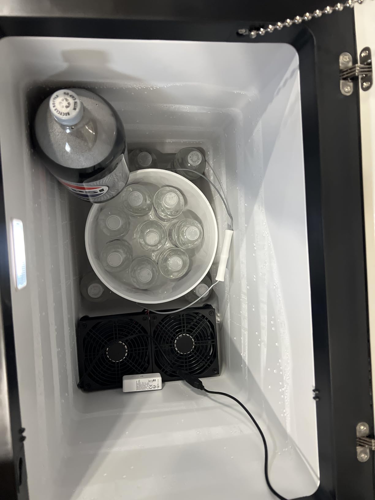 VEVOR 12 Volt Refrigerator, 21.1 QT/ 20L Car Fridge, Portable Ultra-Light EPP Freezer, APP Control Electric Compressor, 12V/24V DC, 14℉ to 50℉, for Truck Van RV SUV Boat Travel Camping customer photo 2