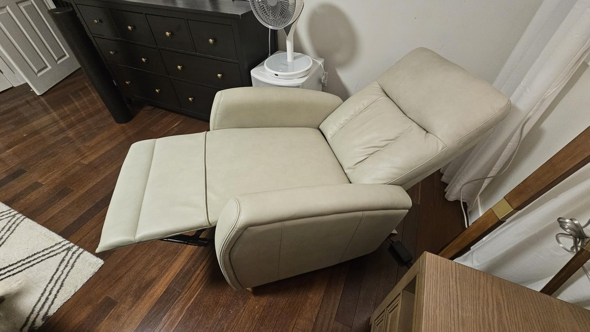 KISLOT Wall Hugger Power Recliner Chair with USB & Type-C Ports Faux Leather Recliner 135° Reclining Small Space Electric Sofa for RV Living Room Bedroom customer photo 2