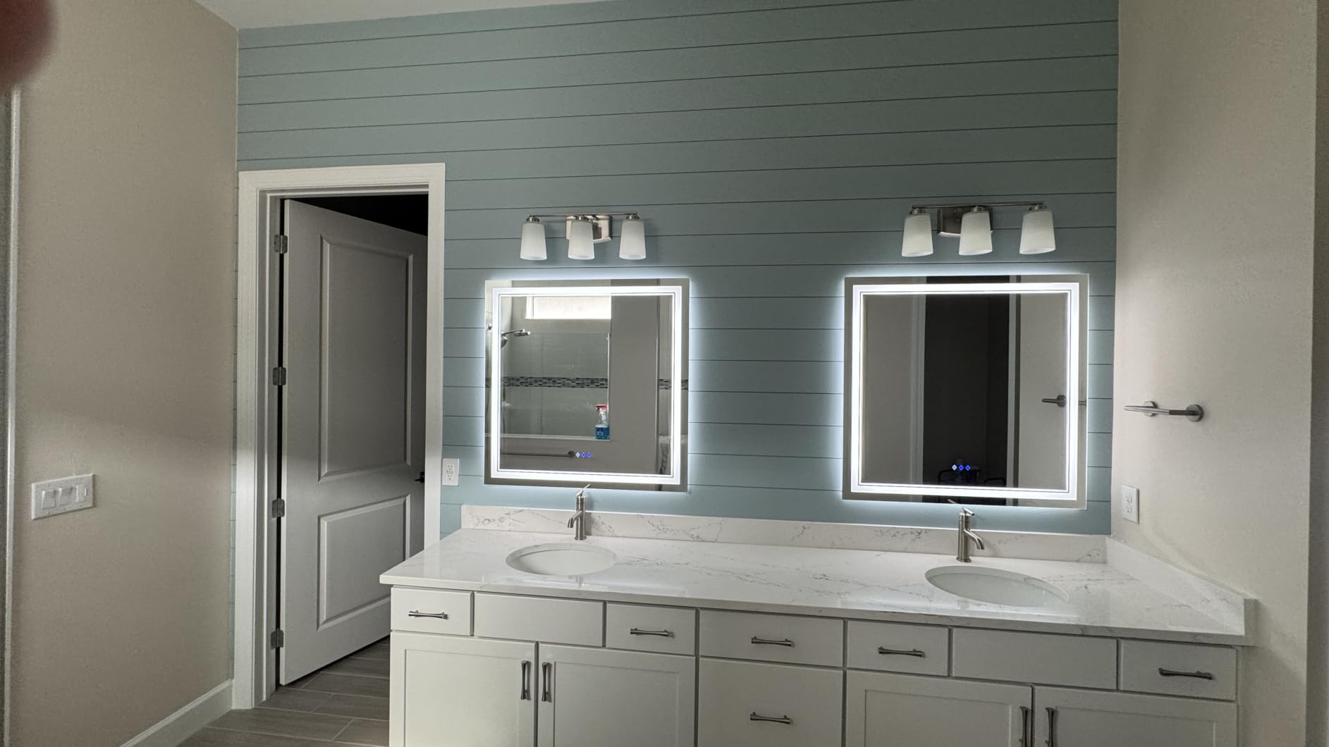 LED Bathroom Mirror, 24x32 Inch Vanity Mirror with Lights customer photo 1
