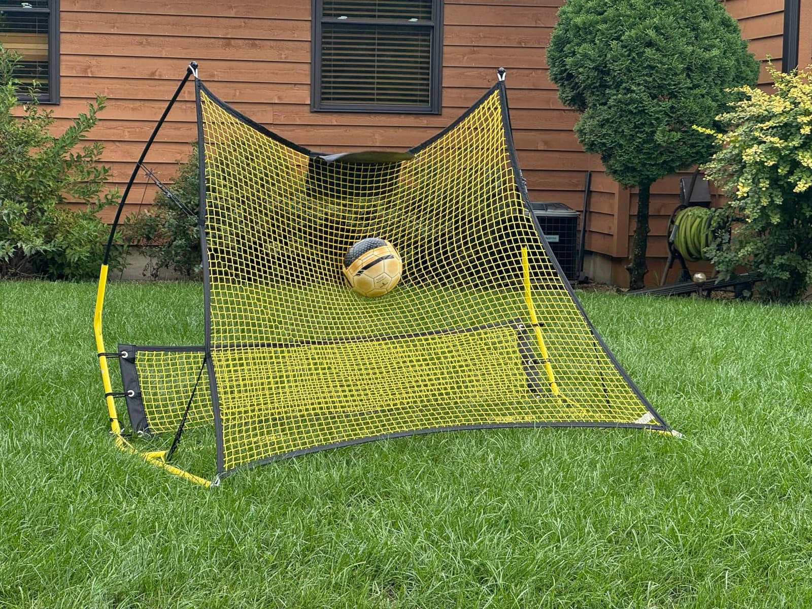 VEVOR Soccer Rebounder Net, Multi-Angles Soccer Goal Rebounder, Thickened Fiberglass Poles Iron Pipe for Team Solo Control, Passing Practice, Easy Setup Soccer Training Equipment for Teens & Adults customer photo 1