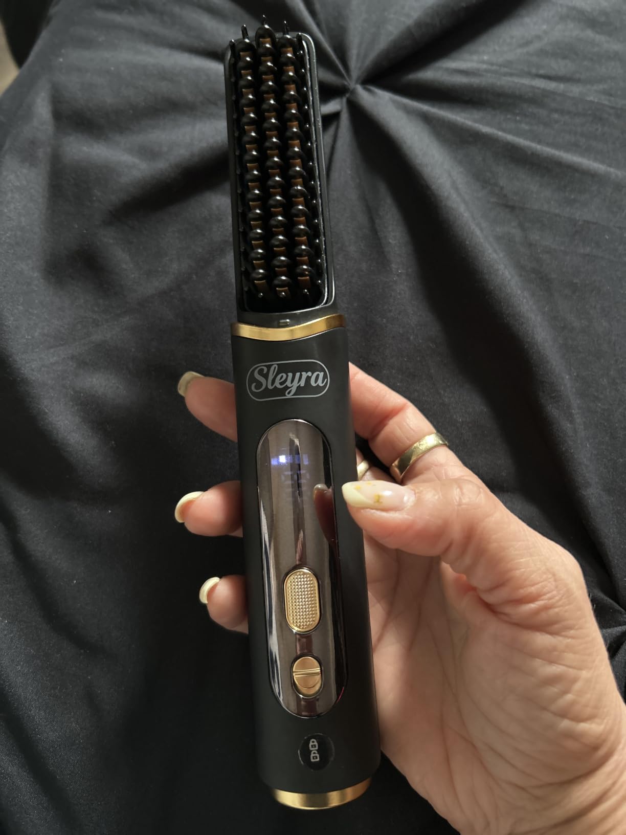 Cordless Hair Straightener Brush, Negative Ionic Hot Comb for Women Travel customer photo 1