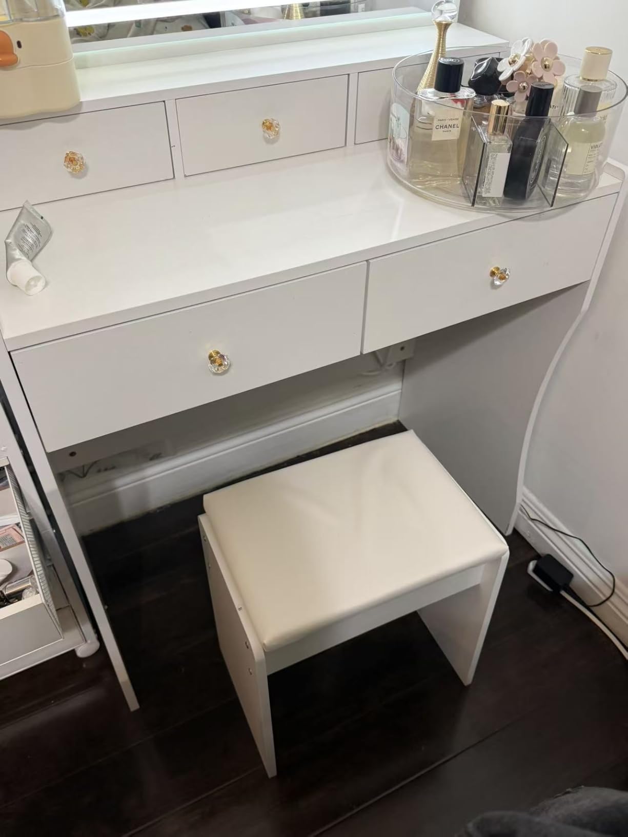 COMHOMA Vanity Desk with LED Lights Mirror & Power Outlet, Small Makeup Vanity Table Set with 5 Storage Drawers, 3 Lighting Modes & Adjustable Brightness, Dressing Table for Women Girls Bedroom, White customer photo 1