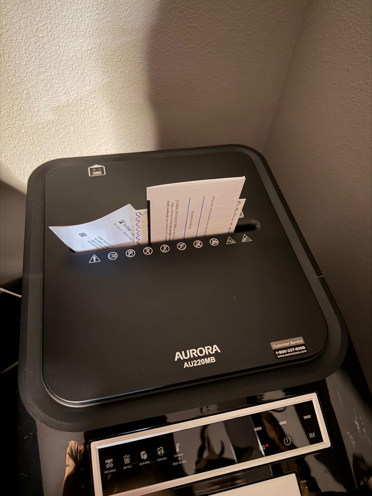 Aurora High Security AU110MB 110-Sheet Auto Feed Micro-Cut Paper and Credit Card Shredder with 4 Gallon Pullout Basket / 30 Minutes/Security Level P-4 (White/Black) customer photo 1