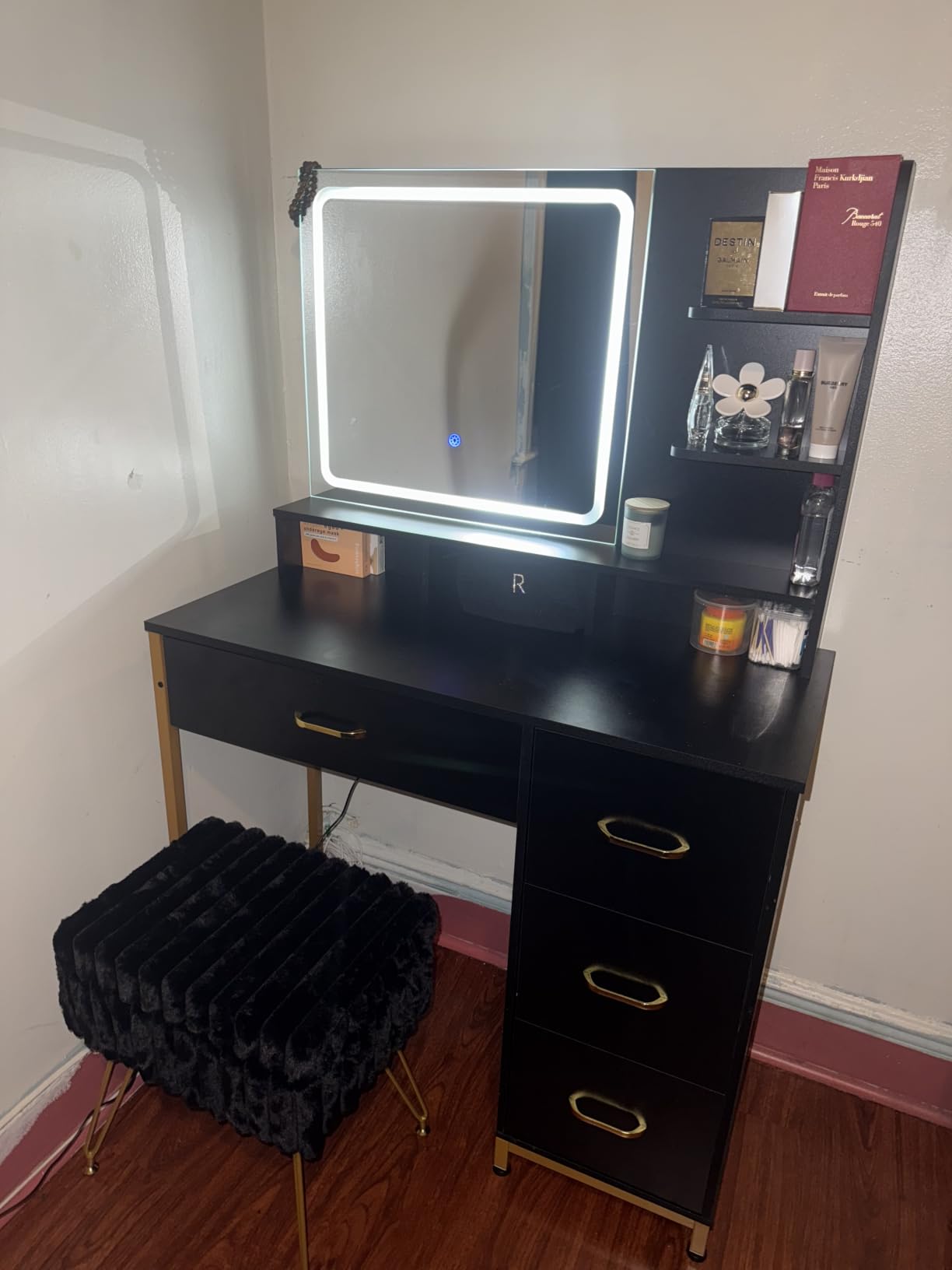 COMHOMA Vanity Desk with Mirror and Lights, Makeup Vanity Table with 4 Drawers & Storage Shelves, Large HD Mirror, 3 Color Modes & Adjustable Brightness, Modern Dressing Table for Bedroom, Black customer photo 1