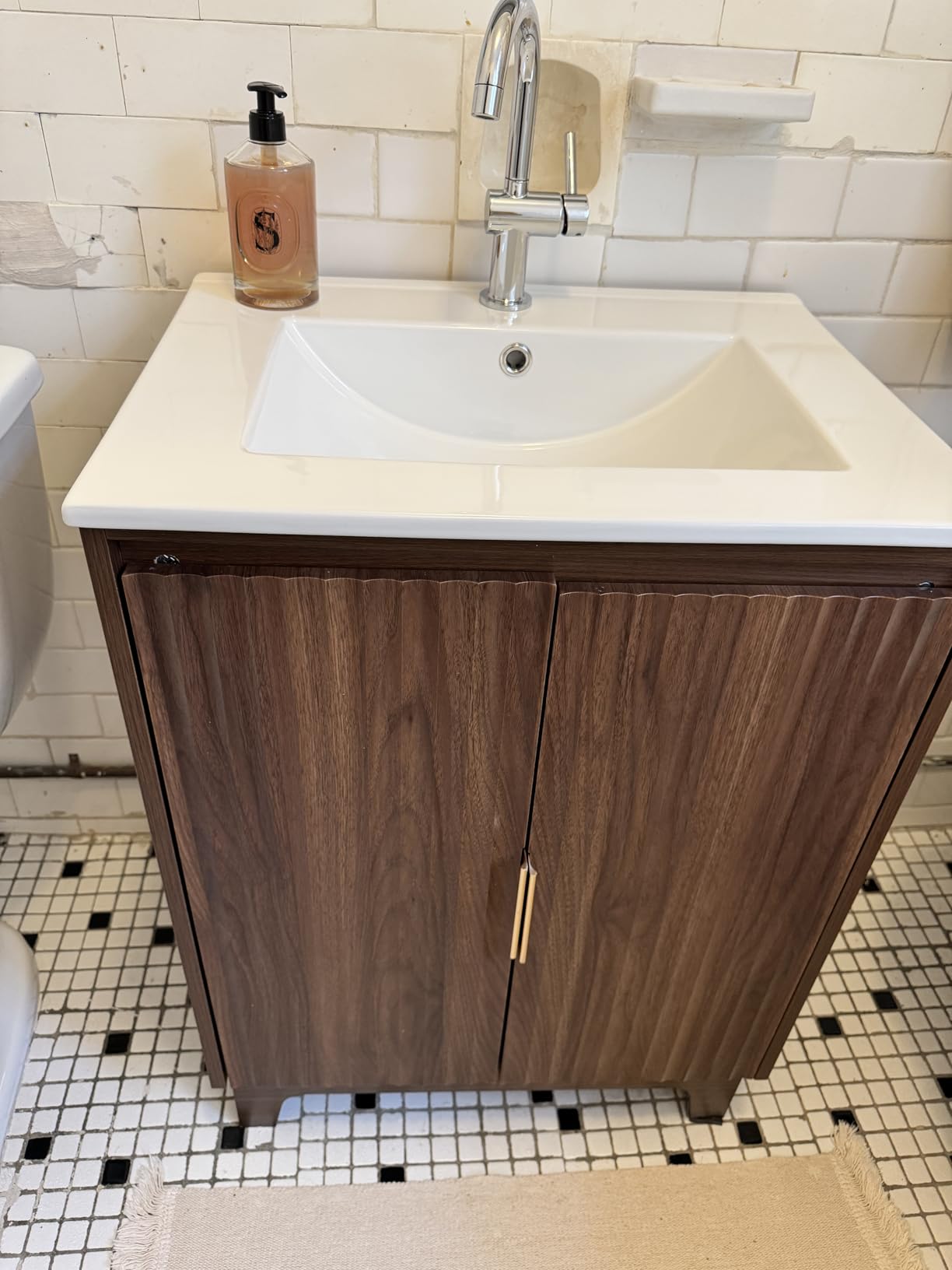VINGLI 24 Inch Floating Bathroom Vanity with Sink, Wall-Mounted Dark Walnut Cabinet with Fluted Drawer, Divided Storage, Gold-Tone Handle and Ceramic Sink customer photo 2