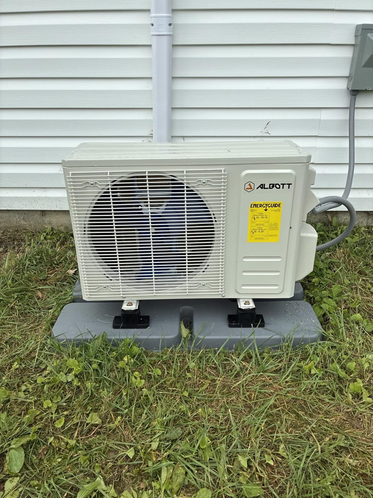 Albott 24,000 BTU Mini Split Air Conditioner and Heater, 18 SEER2 208-230V customer photo 1