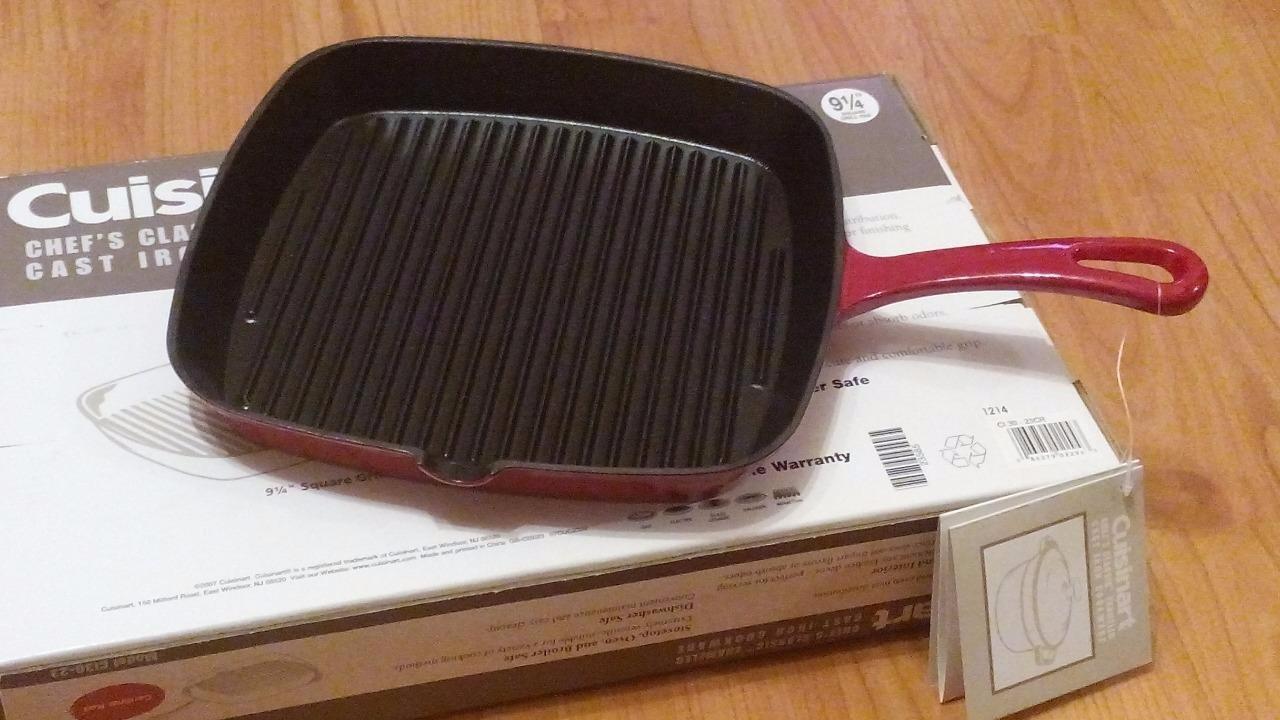 Cuisinart CI30-23CR Chef's Classic Enameled Cast Iron 9-1/4-Inch Square Grill Pan, Cardinal Red customer photo 2