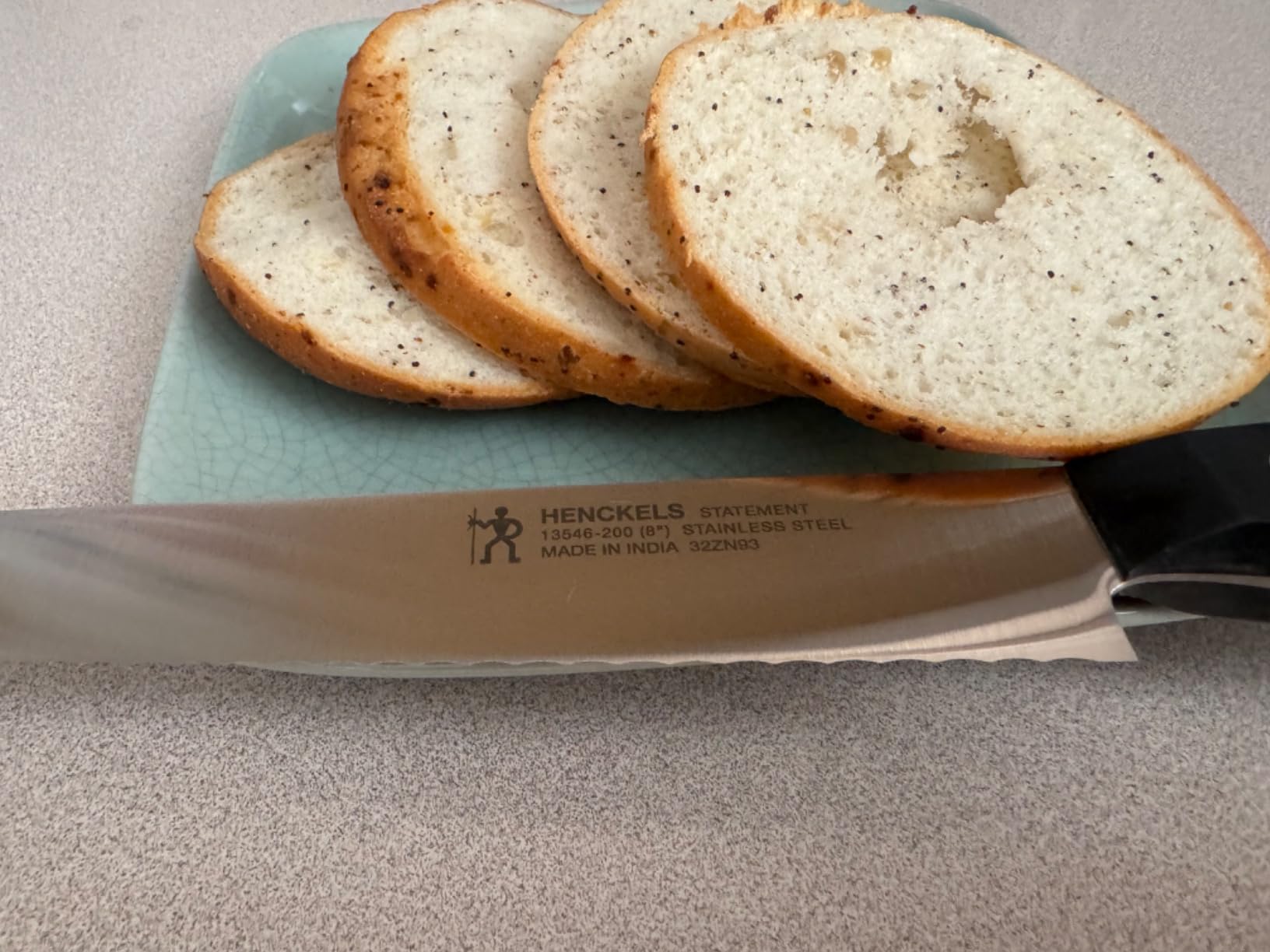 HENCKELS Statement 8 Inch Bread Knife, Razor-Sharp, German Engineered customer photo 1