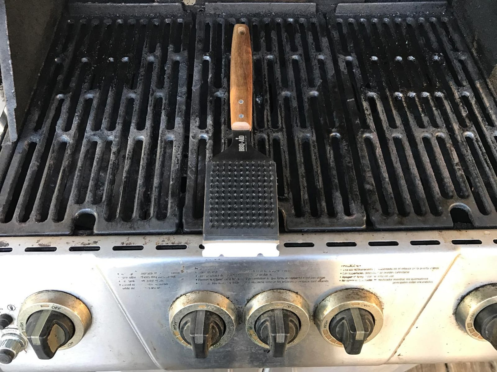BBQ-Aid Grill Brush and Scraper for Barbecue – Grill Brush for Outdoor Grill with Extended, Large Wooden Handle and Replaceable Stainless Steel Bristles Head –No Scratch- BBQ Grill Brush for Any Grill customer photo 2