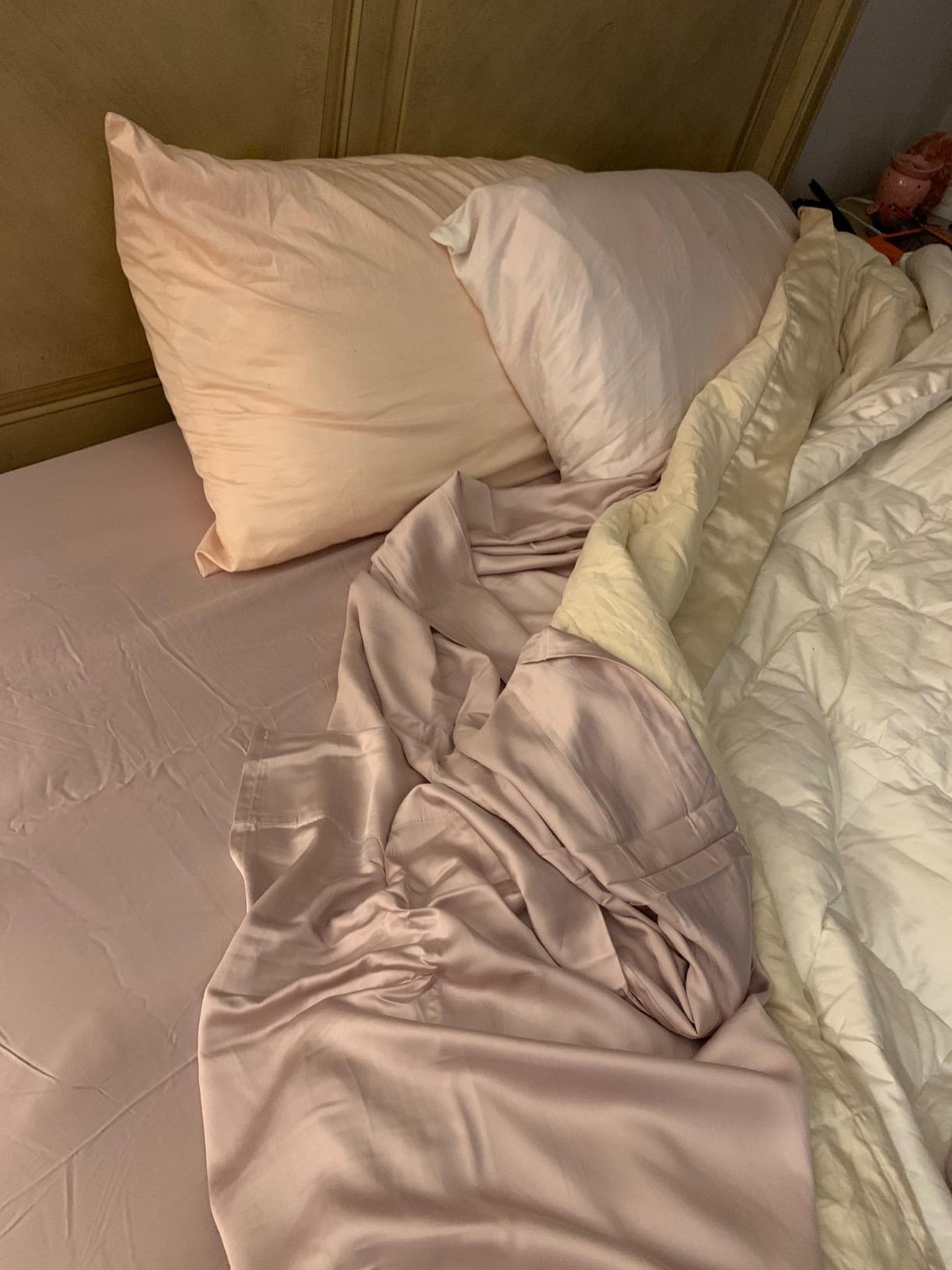 Hotel Sheets Direct 4 Piece Bed Sheet Set Queen Size, 100% Viscose Derived from Bamboo Sheets Set with 2 Pillowcases, Cooling & Breathable Luxury Bedding, Moisture-Wicking & Silky Soft Texture, White customer photo 1