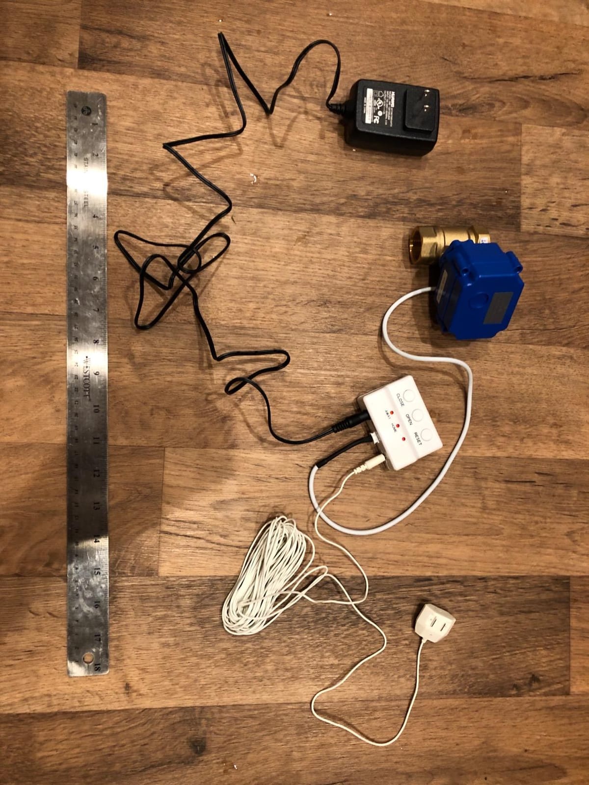 E-SDS Water Leak Detector with Shutoff Valve,Sensors and Sounds Alarm customer photo 1