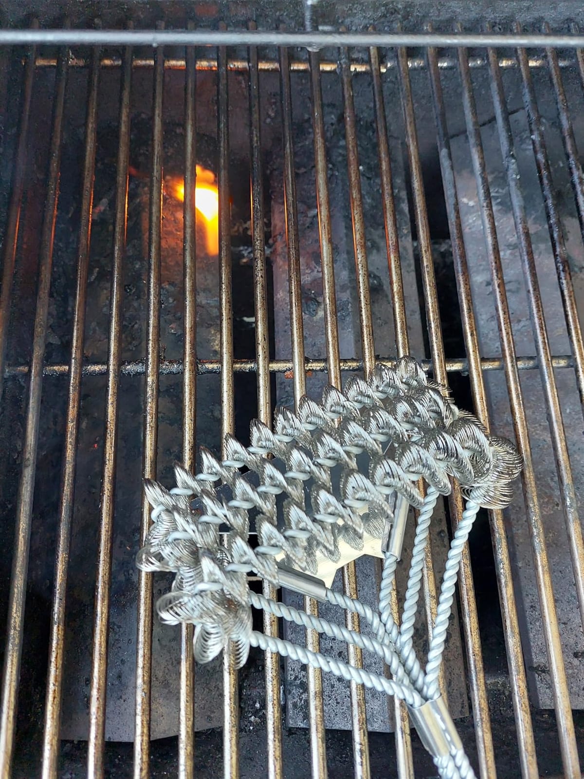 Grill Brush and Scraper Bristle Free – Safe BBQ Brush for Grill – 18'' Stainless Grill Grate Cleaner - Safe Grill Accessories for Porcelain/Weber Gas/Charcoal Grill – Gifts for Grill Wizard customer photo 1