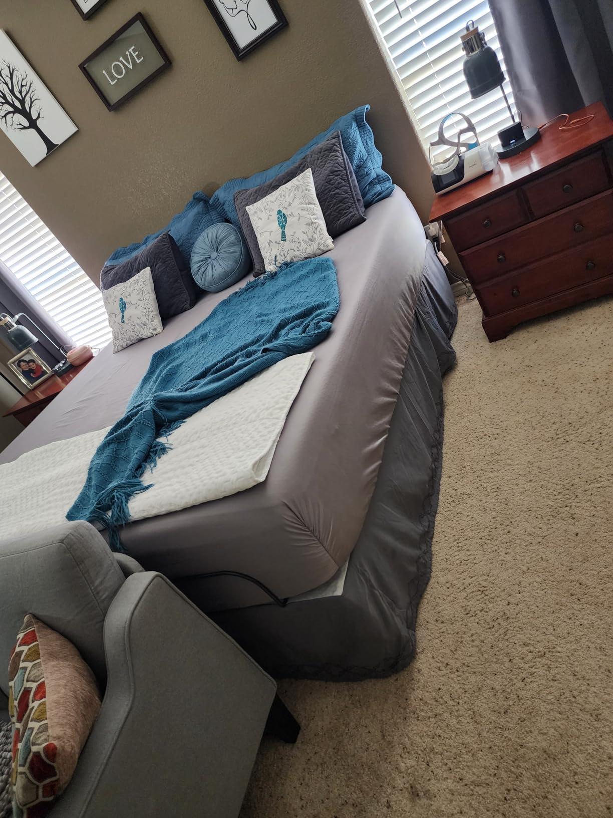 Sven & Son Classic Adjustable Bed Base, Head and Foot Lift, Massage, Under-Bed Lights, USB, Memory, Zero Gravity Smart Frame - Queen customer photo 1