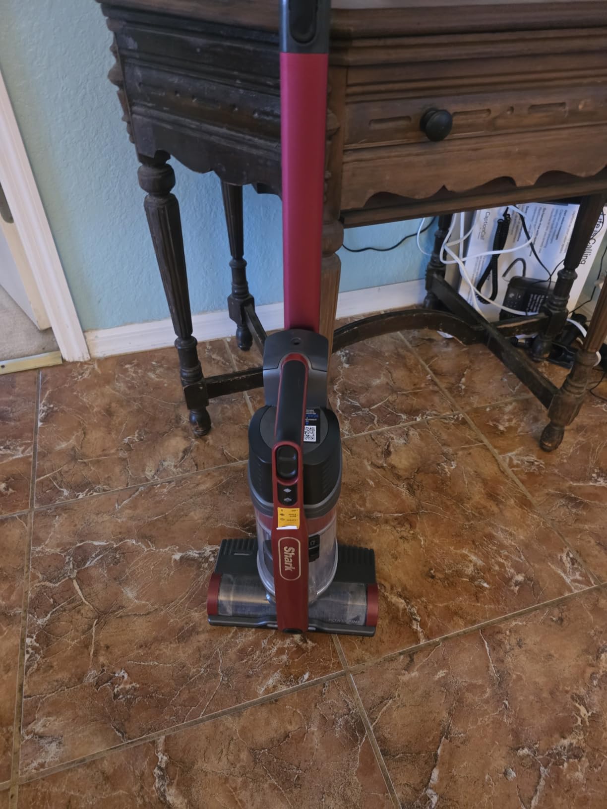 Shark Cordless Vacuum Cleaner, Red, IZ362H customer photo 1