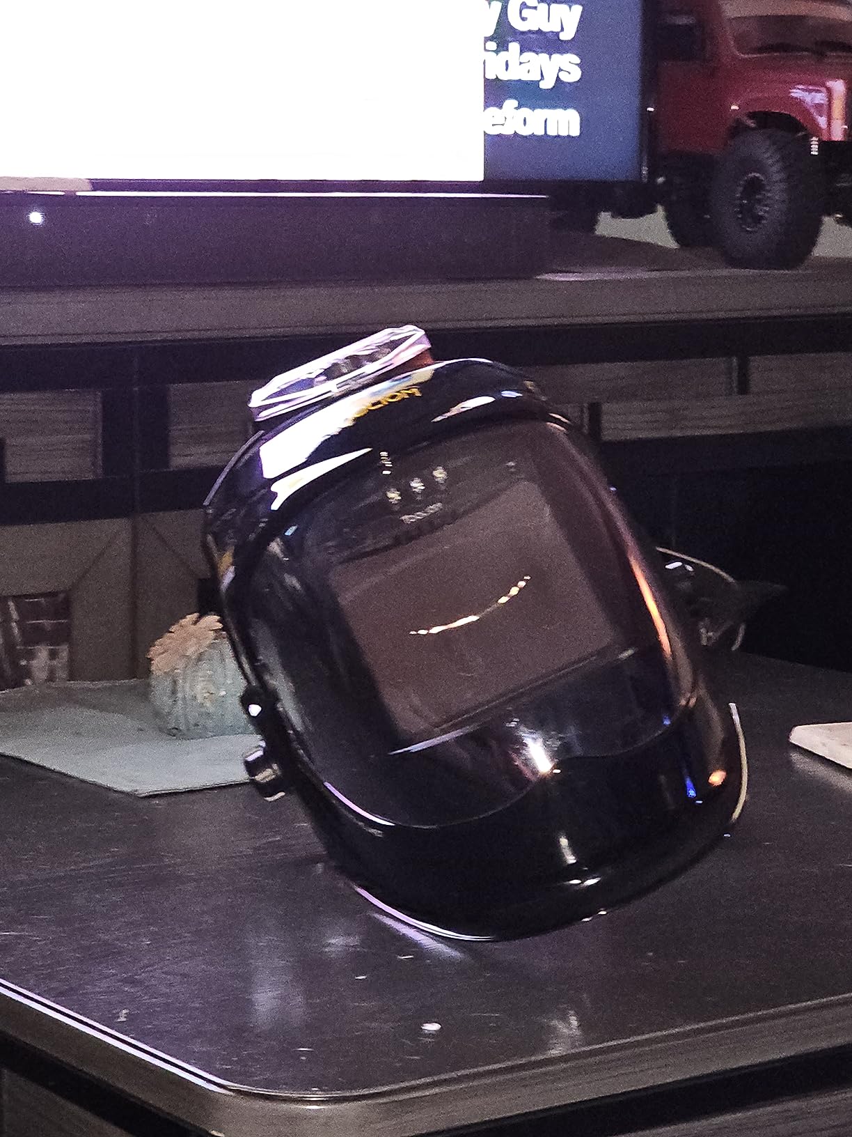 TOOLIOM Auto-Darkening True Color Welding Helmet with 3.94 x 3.66 View customer photo 2