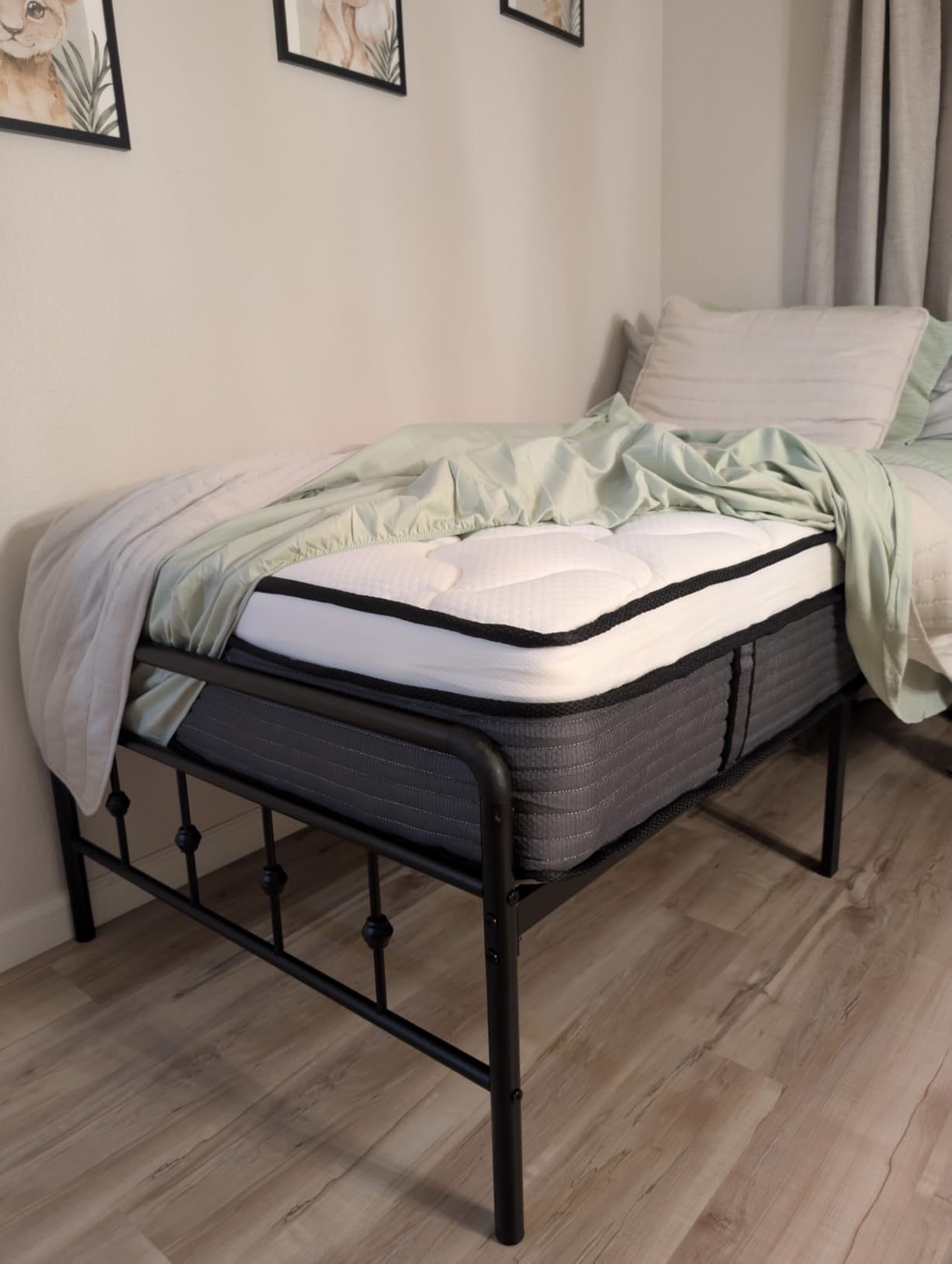Queen Mattress, 12 Inch Pillow Top Hybrid Mattress in a Box Medium Firm Fiberglass-Free, Soft Breathable Pressure Relief Memory Foam Pocket Innerspring Bed, CertiPUR-US Certified customer photo 2
