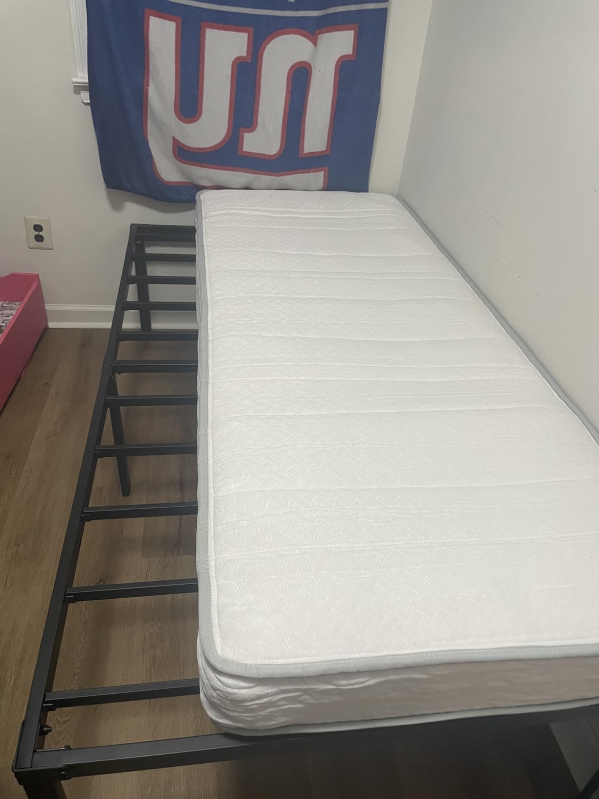 Zinus 6 Inch Narrow Twin Foam & Spring Mattress, Medium Feel customer photo 2