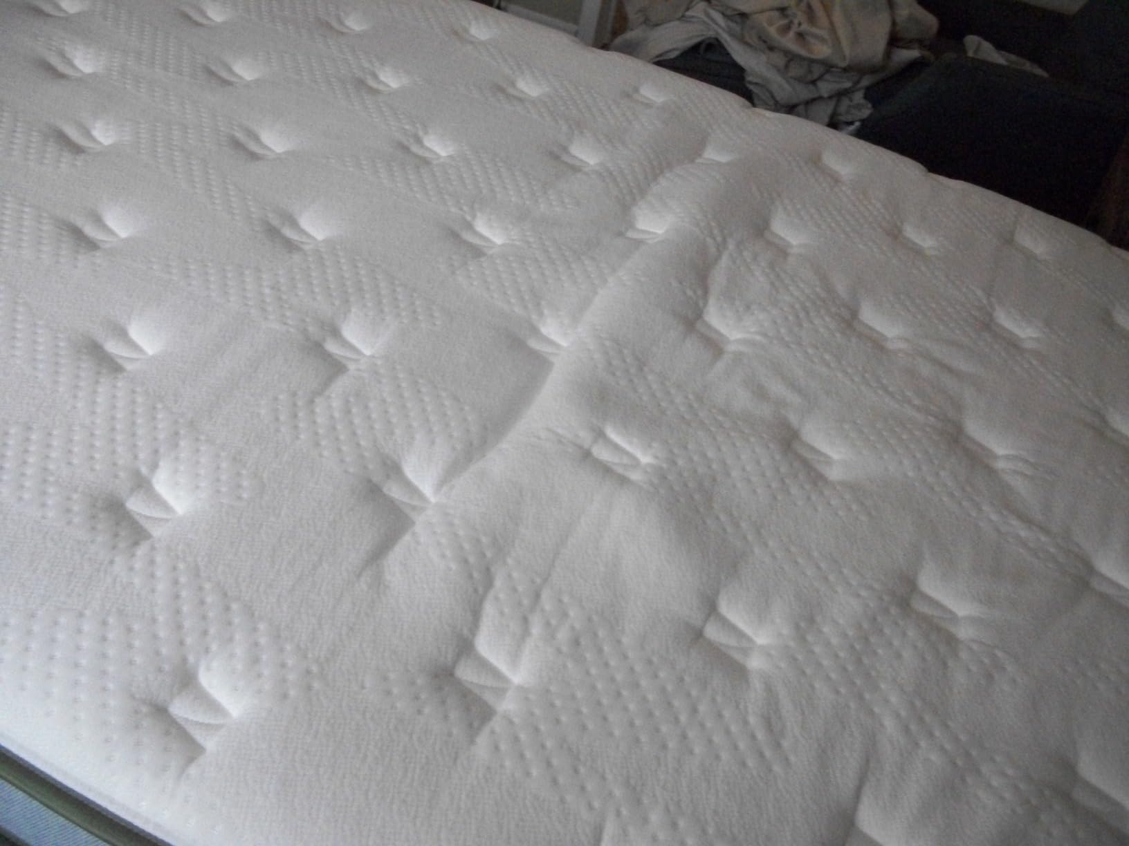 Novilla Queen Mattress, 12 Inch Hybrid Pillow Top Mattress in a Box|Gel Memory Foam with Individual Pocket Springs, Motion Isolation, Pressure Relief, Quilted Cover, CertiPUR-US Certified customer photo 2