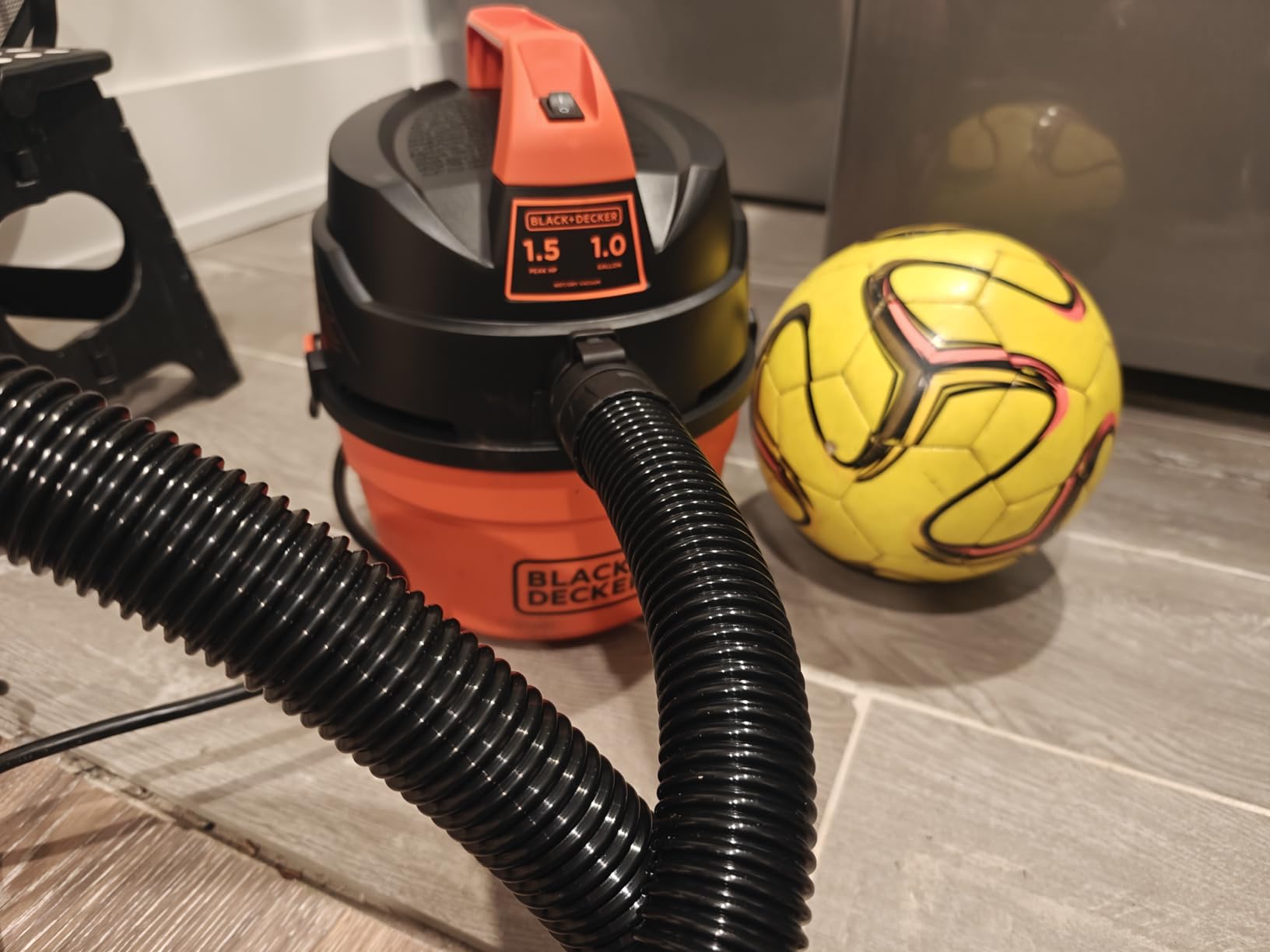 BLACK+DECKER Shop Vacuum Wet and Dry, Small Shop Vac with Accessories, 1 Gallon 1.5 Peak HP, Wall Mount Mini Vacuum for Garage, Home and Pet, 60CFM (BDXV18101P-1H) customer photo 1