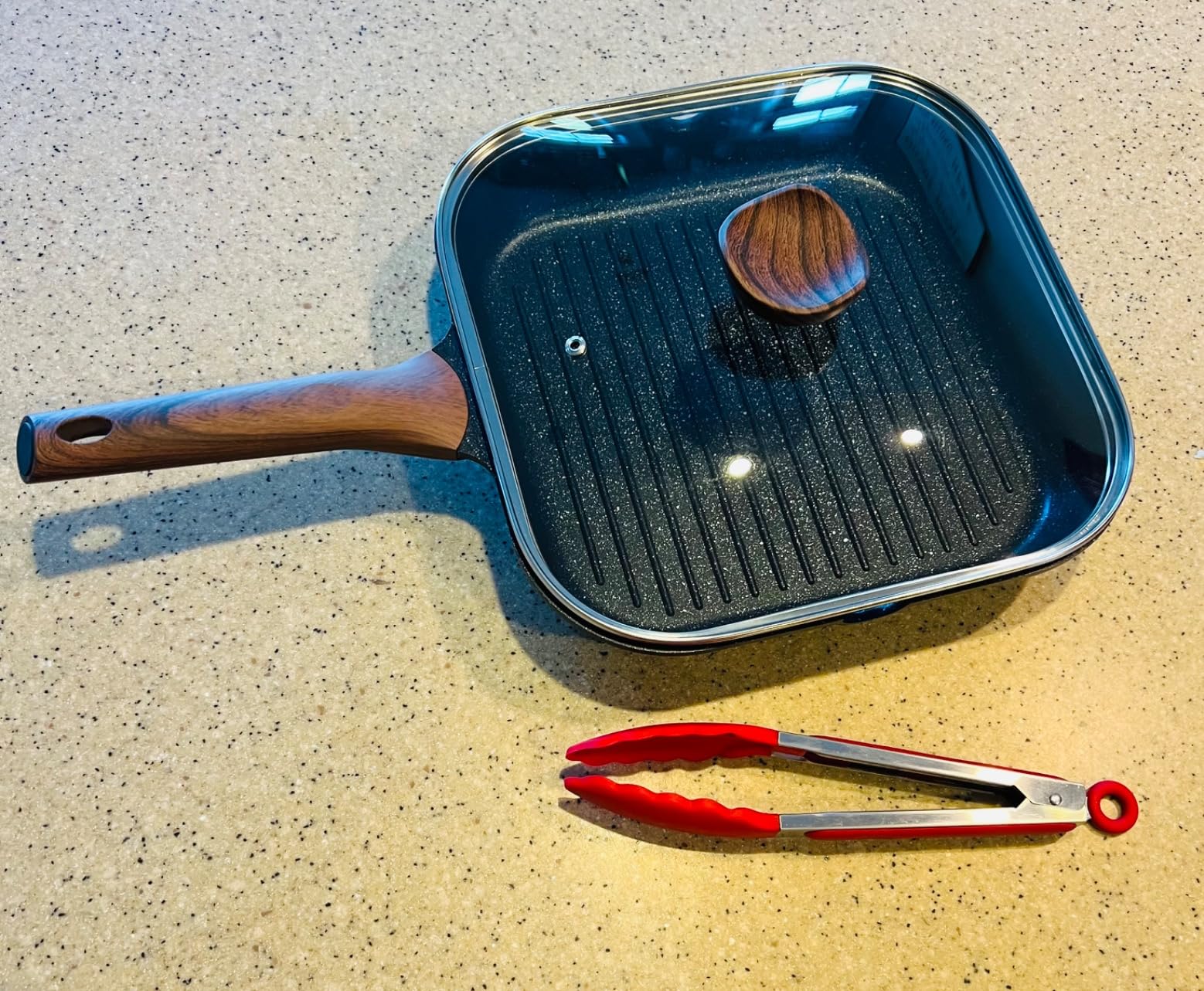 Kordisen Nonstick Grilling Pan with Lid for Stove Tops, 11 Inch Square Grill Pan for Indoor Cooking, Granite Coating Grill Skillet with Pour Spouts, Versatile Griddle, Induction Steak Pan, PFOA Free customer photo 1