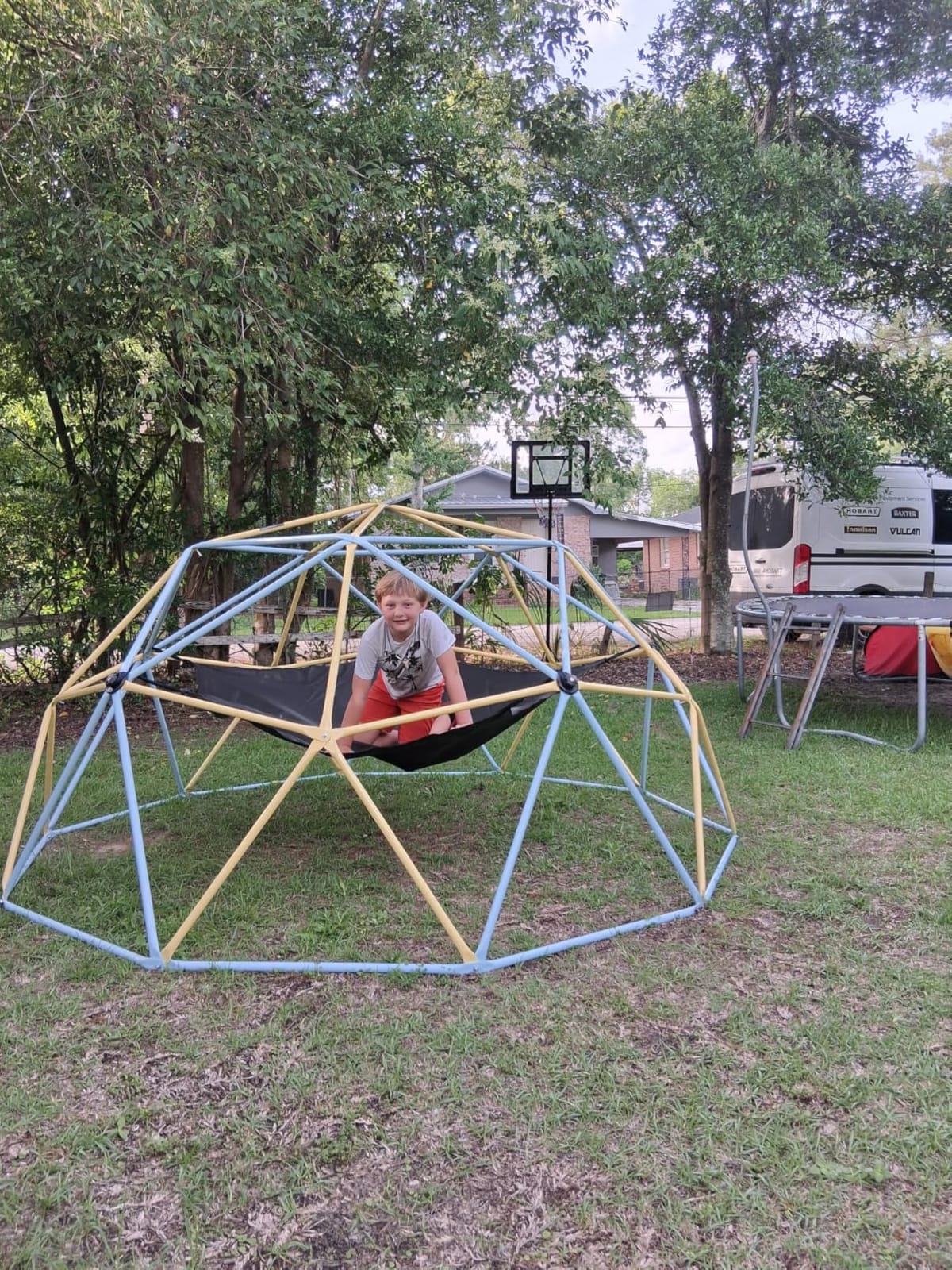 VEVOR Climbing Dome, 6FT Jungle Gym for Kids 3 to 9 Years Old, Geometric Dome Climber Play Center Supports 600LBS and Easy Assembly, with Climbing Grip, Outdoor and Indoor Play Equipment for Kids customer photo 1