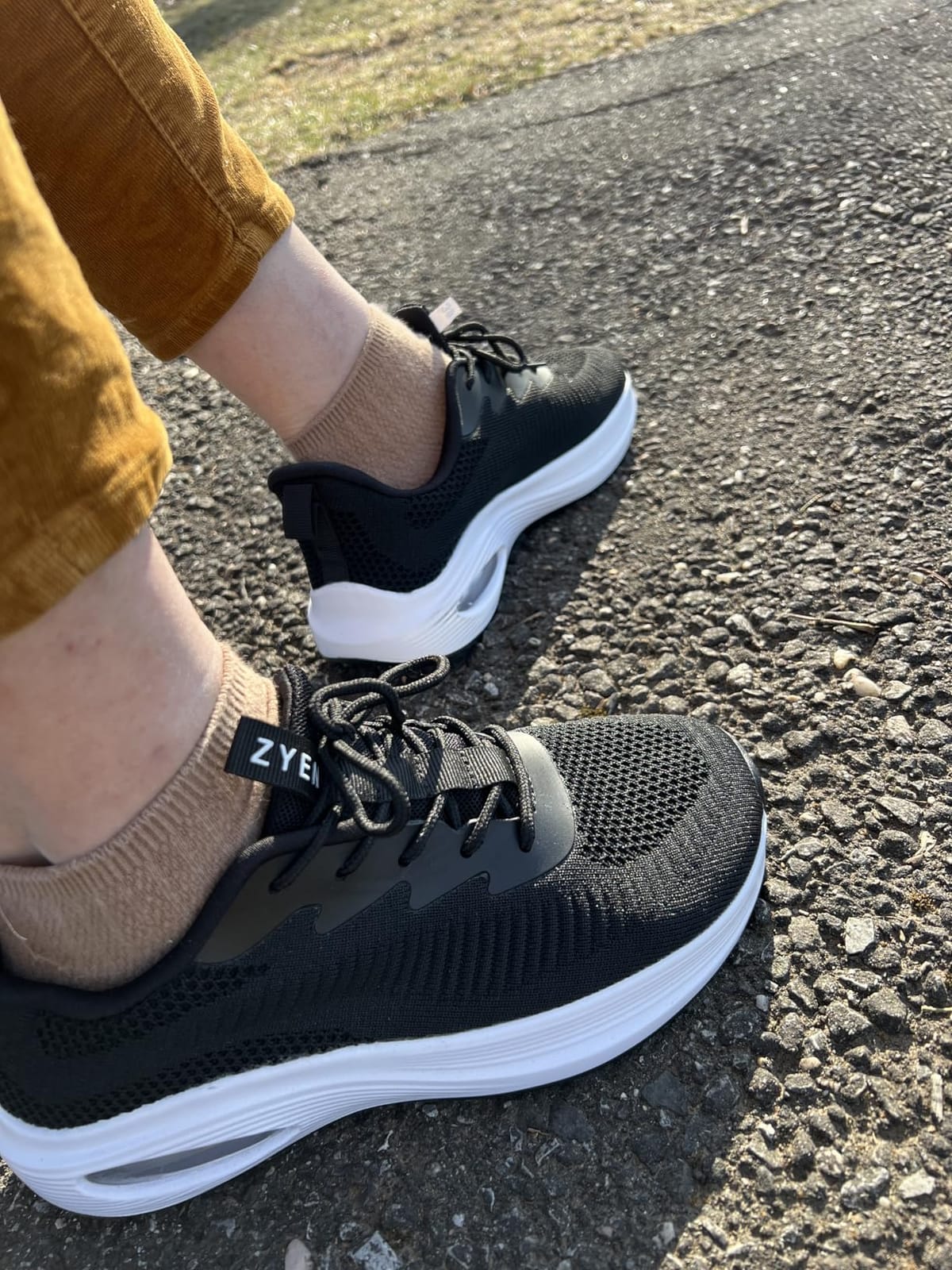 ZYEN Wide Toe Box Shoes Women Air Cushion Road Running Shoes Extra Wide Width Sneakers Arch Support Gym Athletic Tennis Sneakers Lightweight Breathable Walking Shoes customer photo 2
