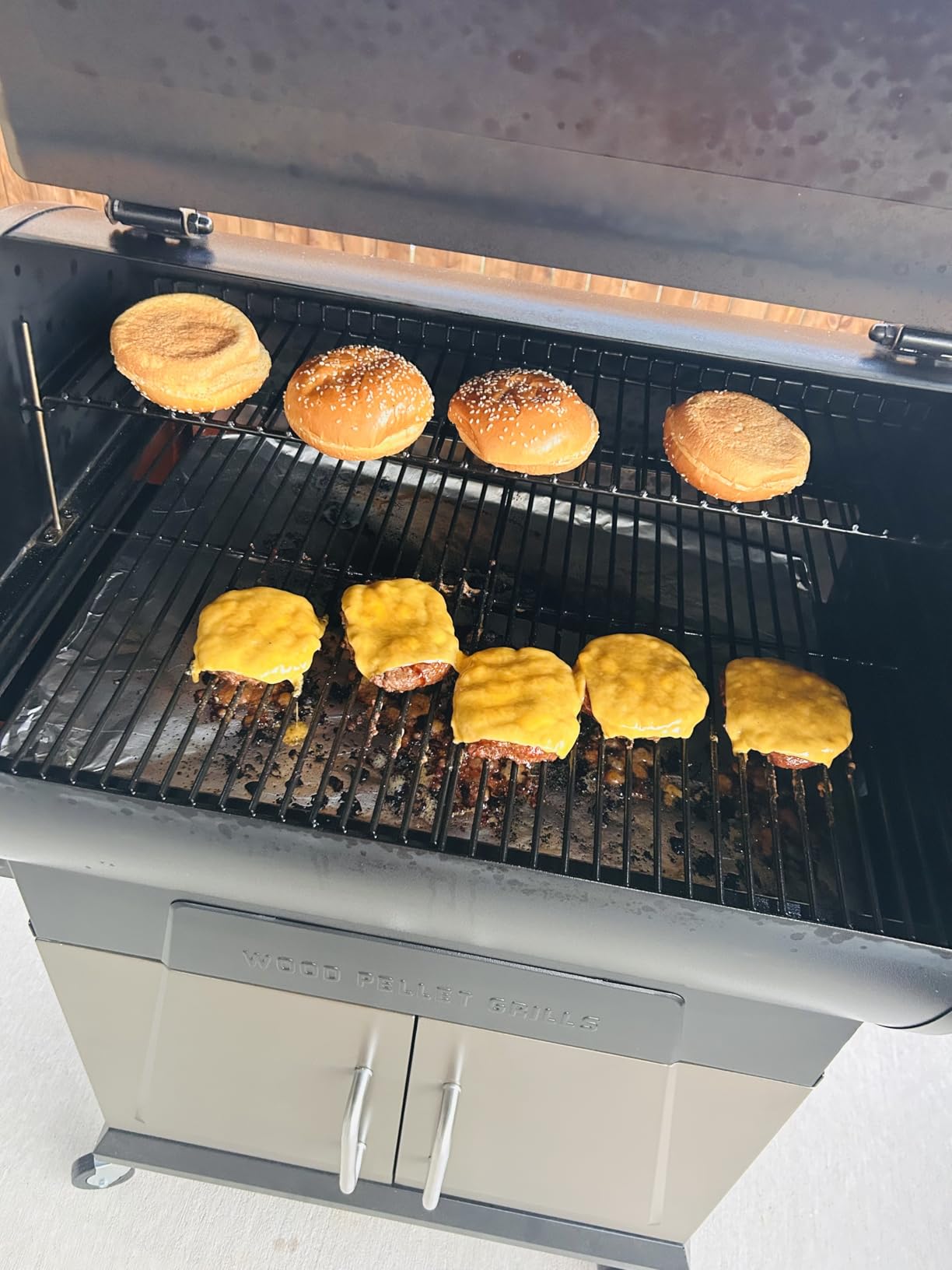 Z GRILLS 2025 Electric Pellet Grill & Smoker, 700 sq in Cooking Area, Dual-Wall Insulation, PID V2.1 Controller, Meat Probes, Easy Hopper Clean-out, Includes Grill Cover, 8 in 1 Outdoor BBQ, 700D6 customer photo 1