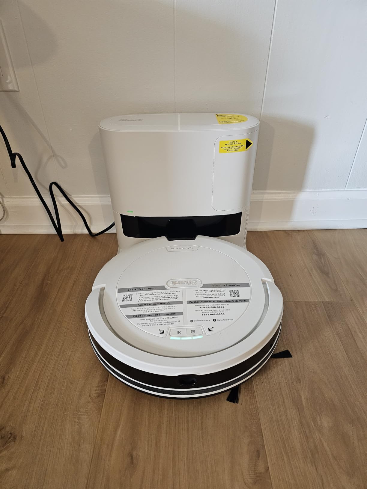 Shark Navigator Robot Vacuum, 60-Day Self-Emptying Base, White, AV2120 customer photo 1