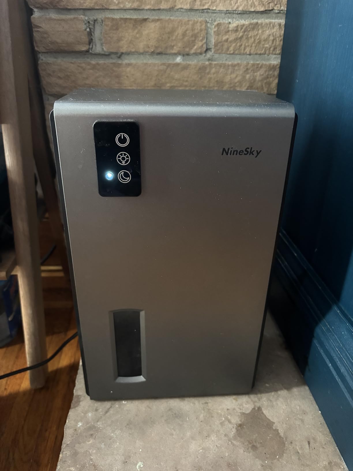 NineSky Dehumidifier, 1000 sq.ft Dehumidifiers for Home with 95oz Large Water Tank,Quiet Dehumidifier with 7-Color Ambient Light & Auto Shut Off, Dehumidifier for Basement, Bedroom, Bathroom (Grey) customer photo 2